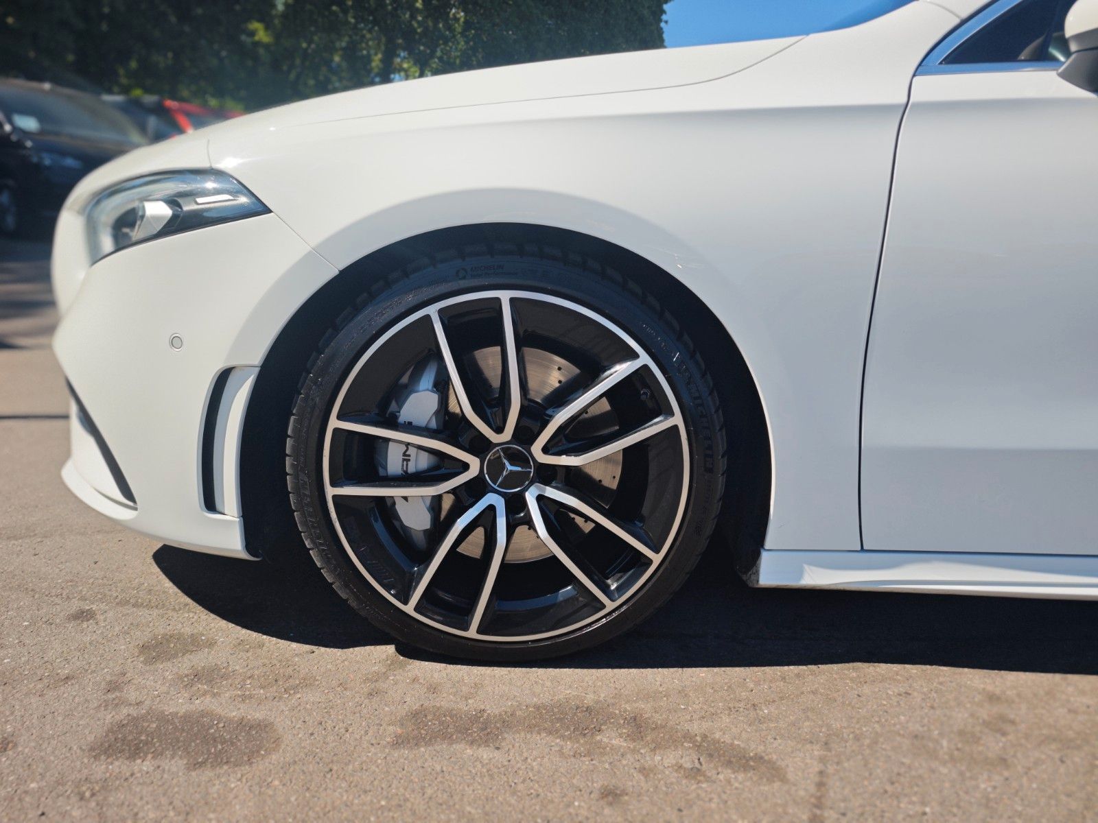 Fahrzeugabbildung Mercedes-Benz A 35 AMG 4MATIC *MULTIBEAM*BURMESTER*ASSIST*
