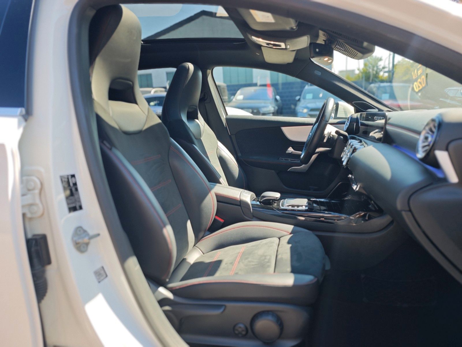 Fahrzeugabbildung Mercedes-Benz A 35 AMG 4MATIC *MULTIBEAM*BURMESTER*ASSIST*