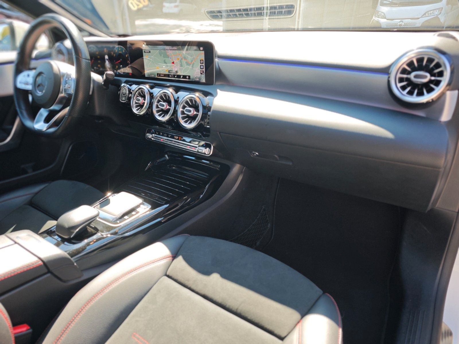 Fahrzeugabbildung Mercedes-Benz A 35 AMG 4MATIC *MULTIBEAM*BURMESTER*ASSIST*