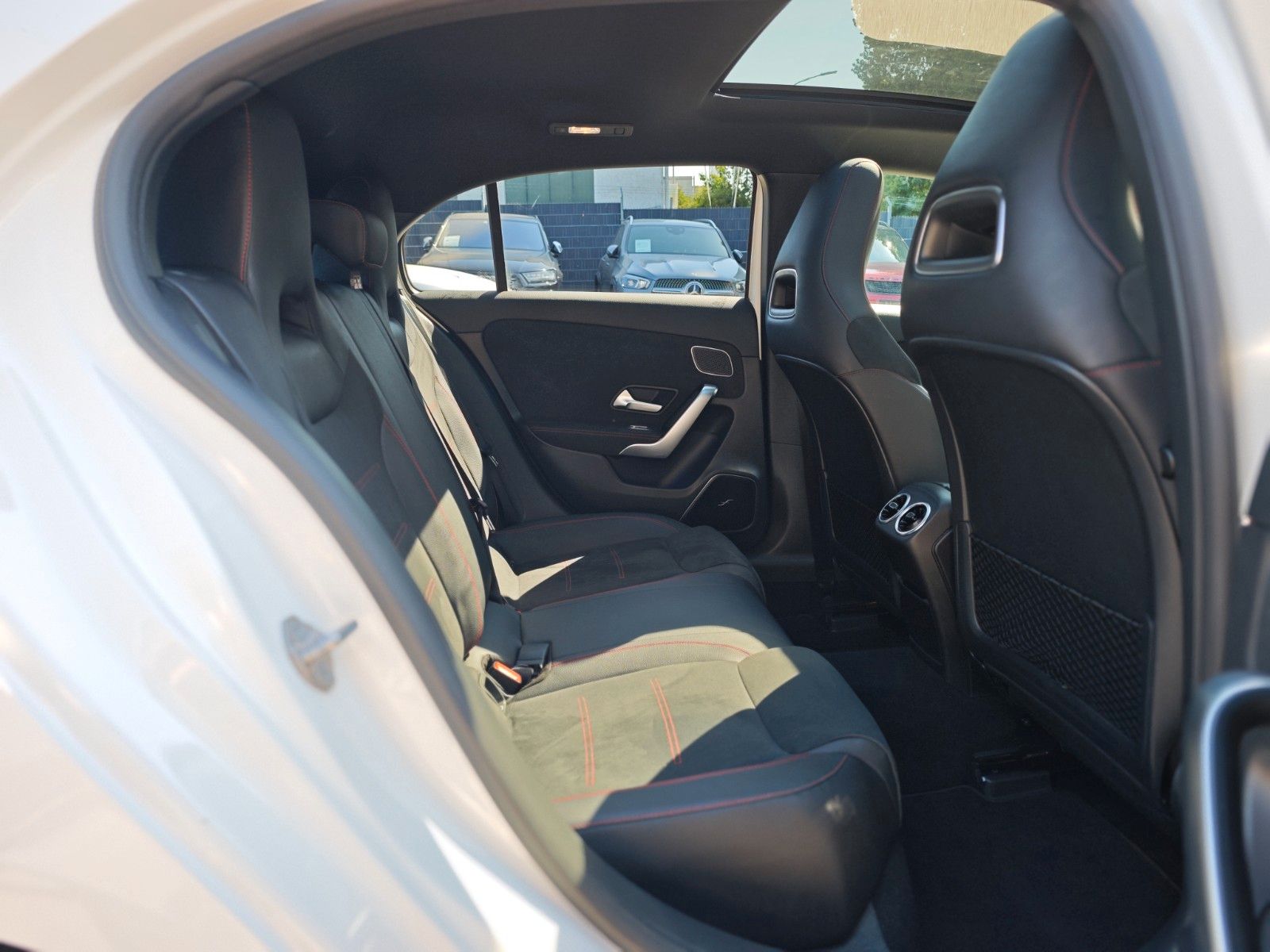 Fahrzeugabbildung Mercedes-Benz A 35 AMG 4MATIC *MULTIBEAM*BURMESTER*ASSIST*