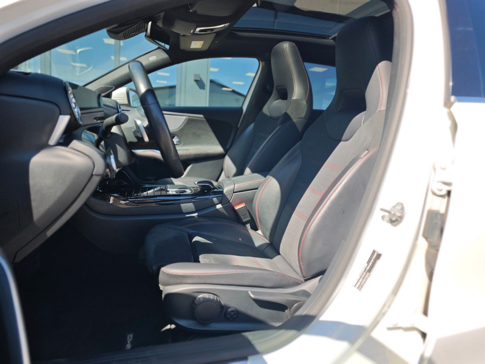 Fahrzeugabbildung Mercedes-Benz A 35 AMG 4MATIC *MULTIBEAM*BURMESTER*ASSIST*