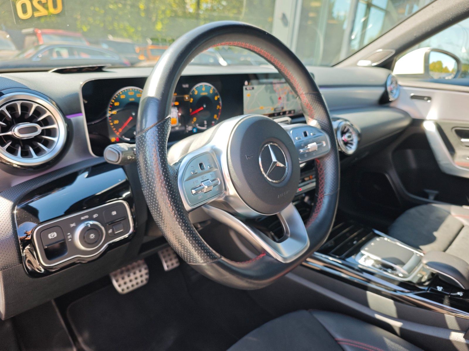 Fahrzeugabbildung Mercedes-Benz A 35 AMG 4MATIC *MULTIBEAM*BURMESTER*ASSIST*