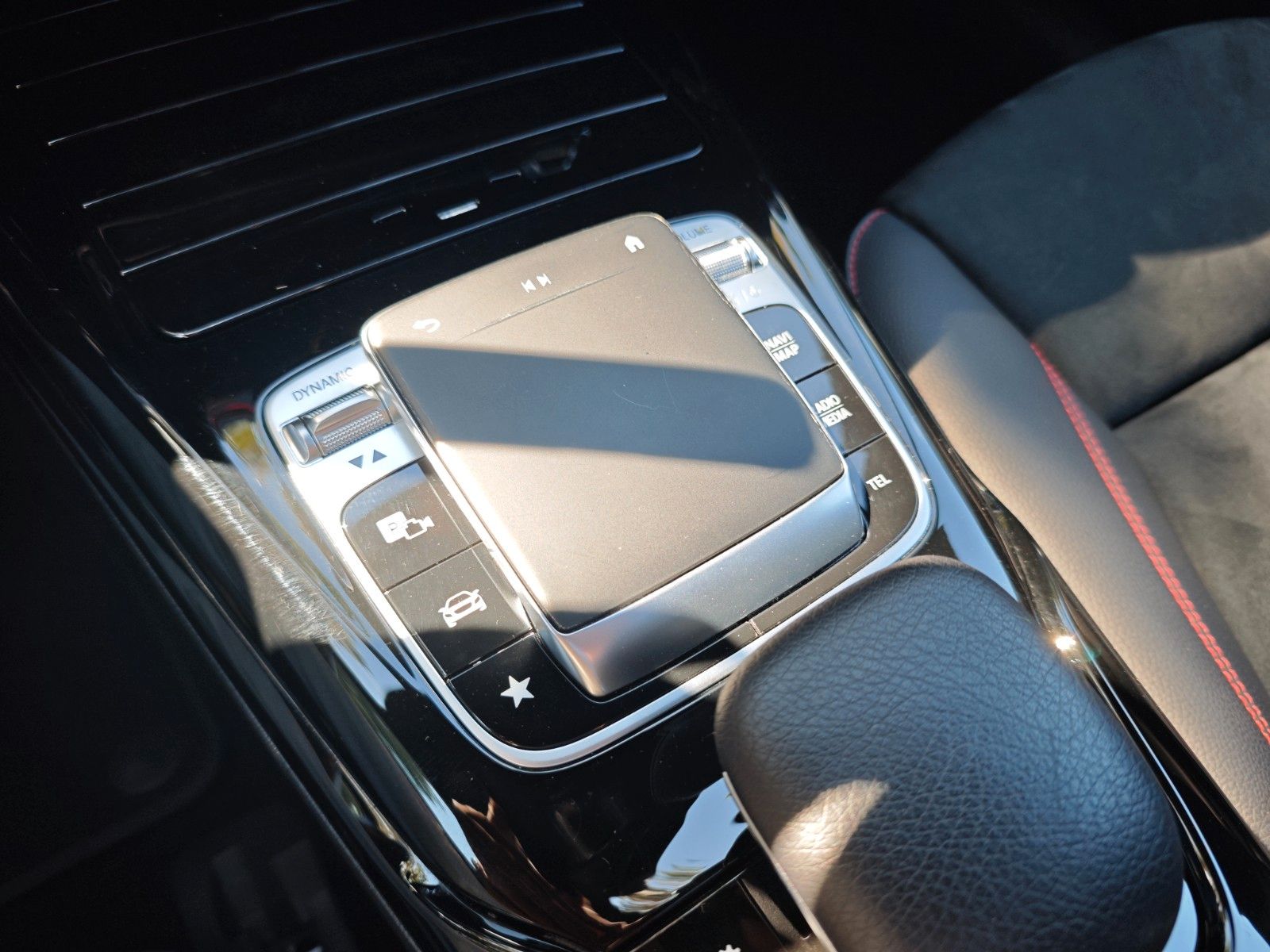 Fahrzeugabbildung Mercedes-Benz A 35 AMG 4MATIC *MULTIBEAM*BURMESTER*ASSIST*