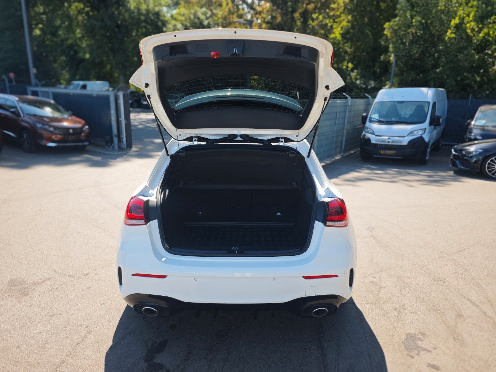 Fahrzeugabbildung Mercedes-Benz A 35 AMG 4MATIC *MULTIBEAM*BURMESTER*ASSIST*