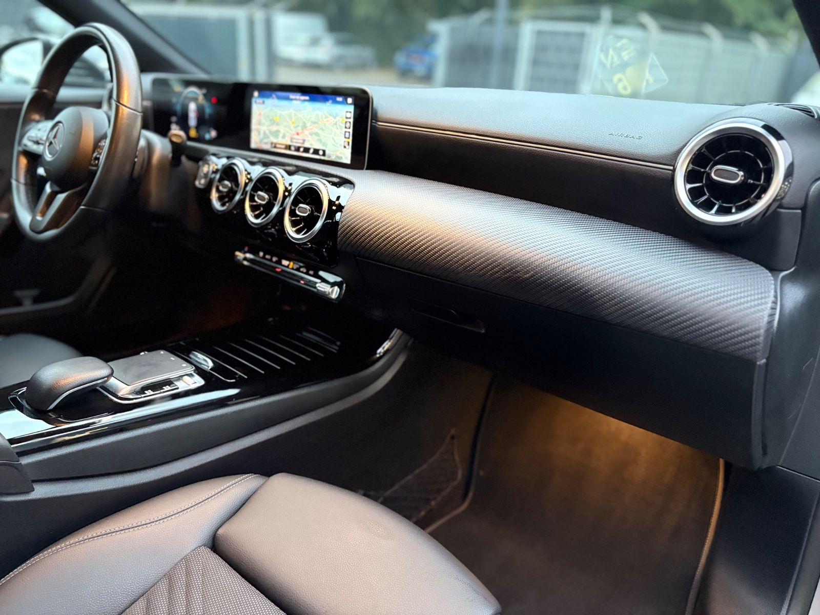 Fahrzeugabbildung Mercedes-Benz A 180d *AUT*MULTIBEAM*TEILLEDER*KAMERA*TOP*