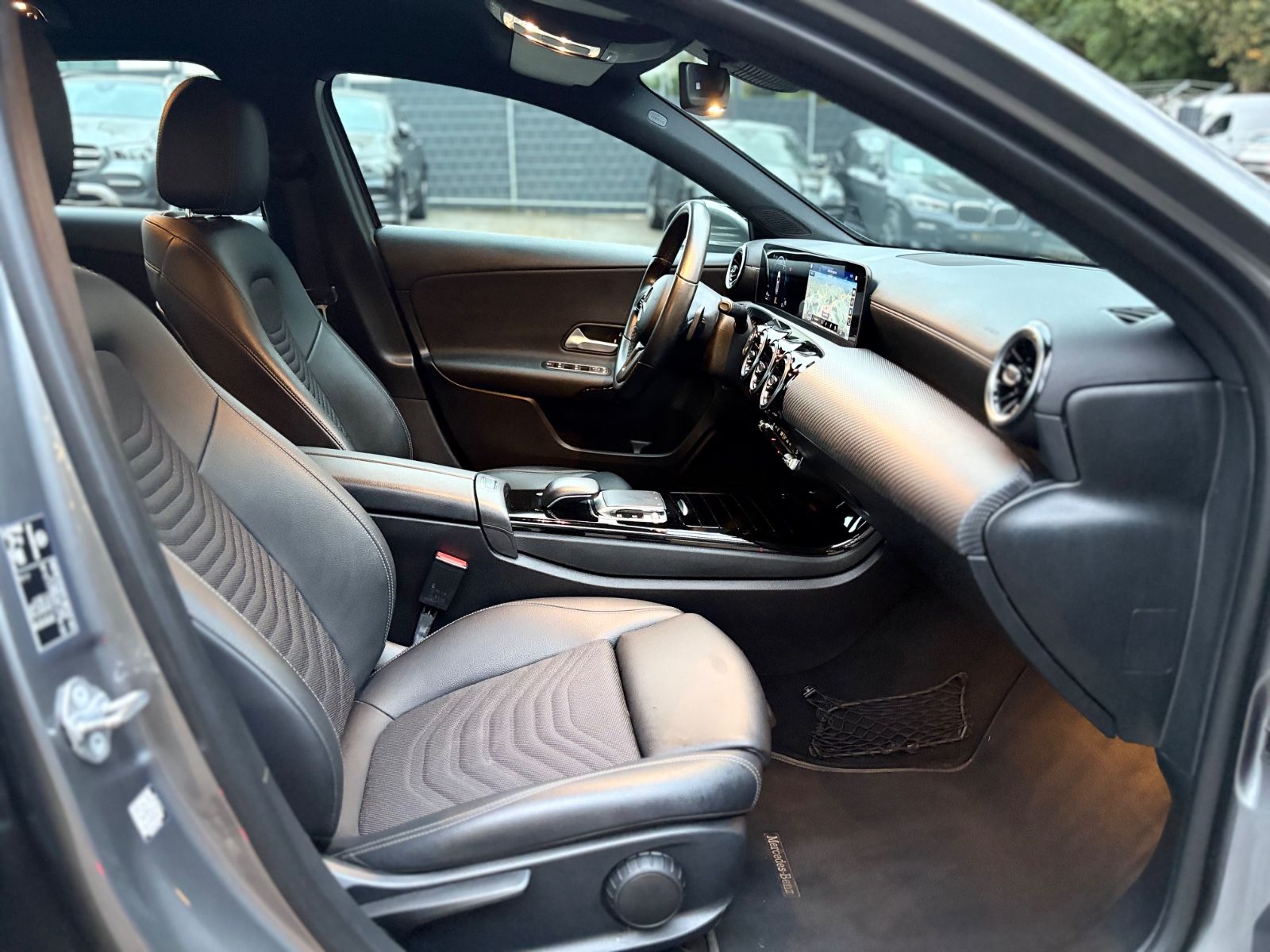 Fahrzeugabbildung Mercedes-Benz A 180d *AUT*MULTIBEAM*TEILLEDER*KAMERA*TOP*