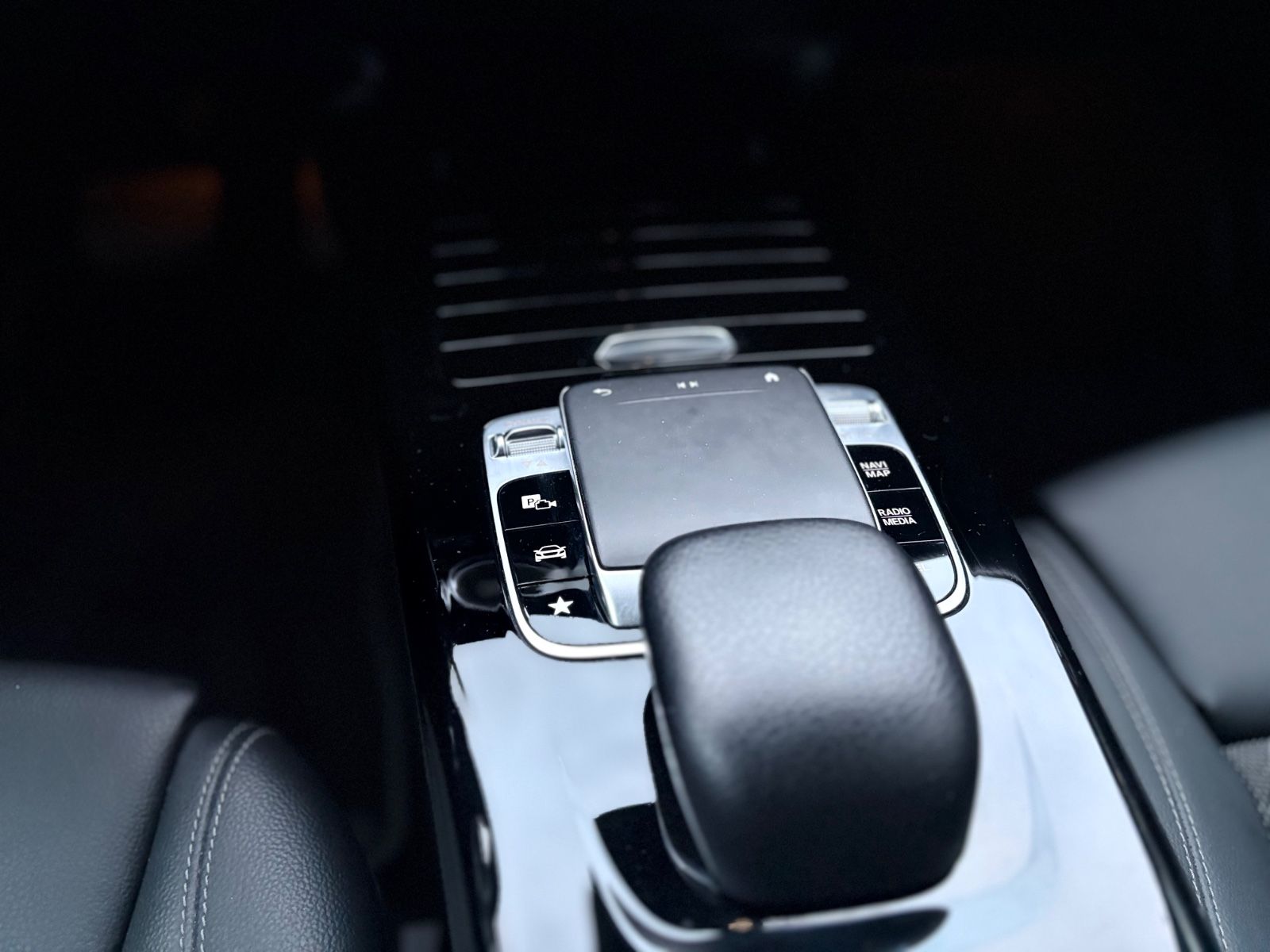 Fahrzeugabbildung Mercedes-Benz A 180d *AUT*MULTIBEAM*TEILLEDER*KAMERA*TOP*
