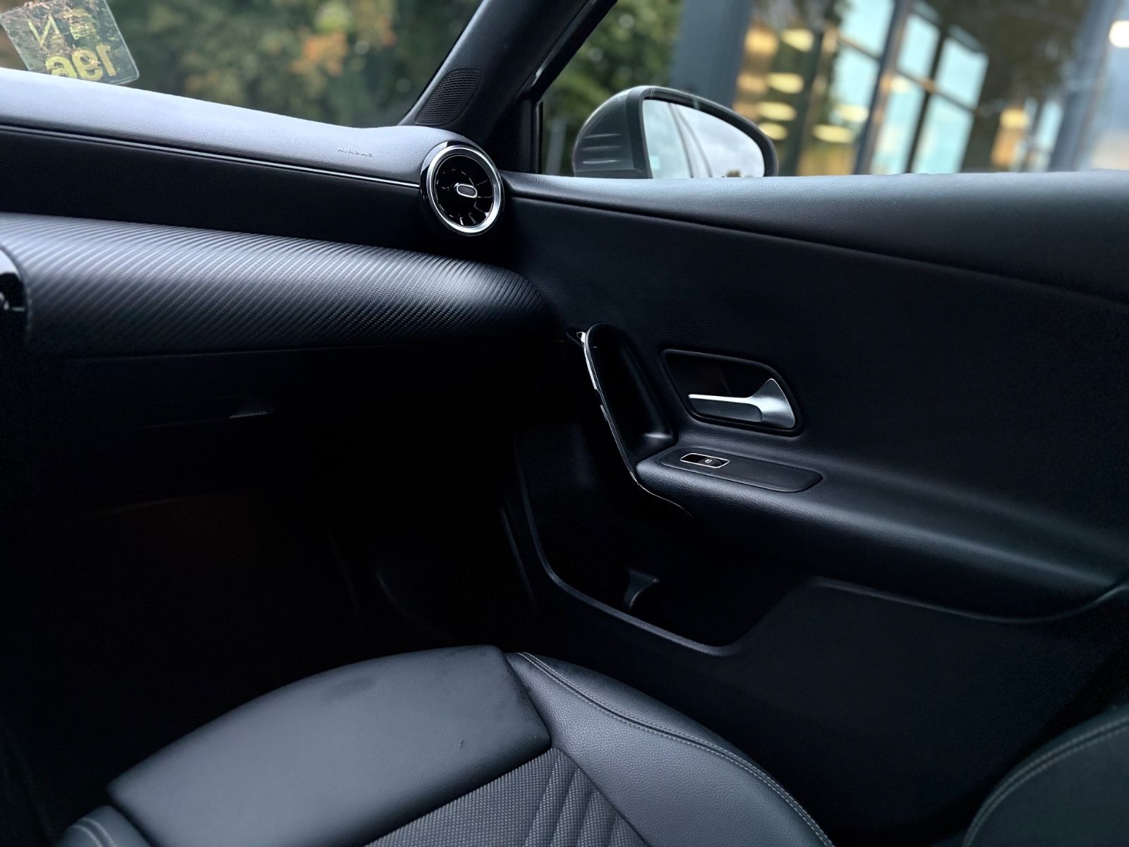 Fahrzeugabbildung Mercedes-Benz A 180d *AUT*MULTIBEAM*TEILLEDER*KAMERA*TOP*