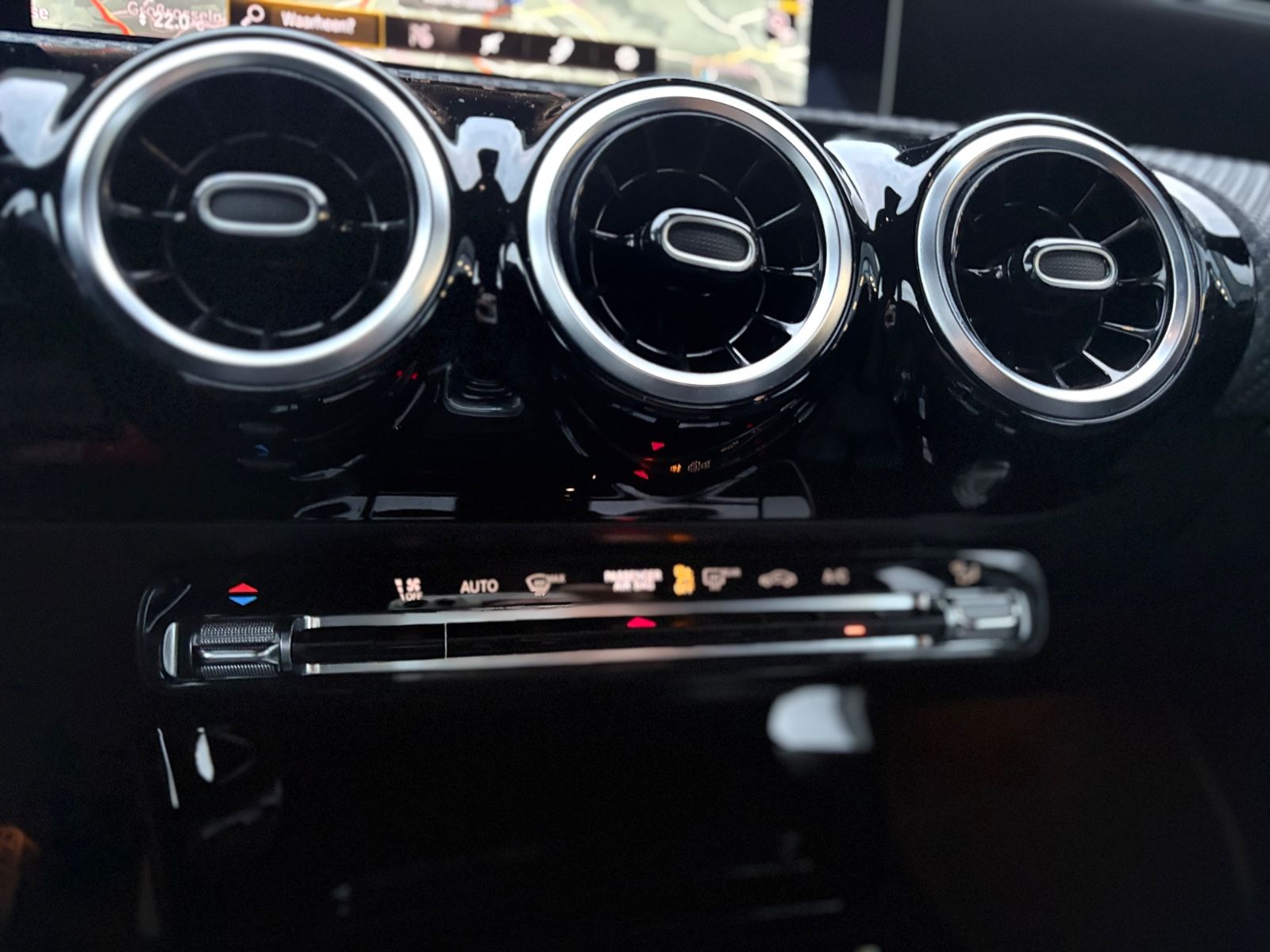 Fahrzeugabbildung Mercedes-Benz A 180d *AUT*MULTIBEAM*TEILLEDER*KAMERA*TOP*