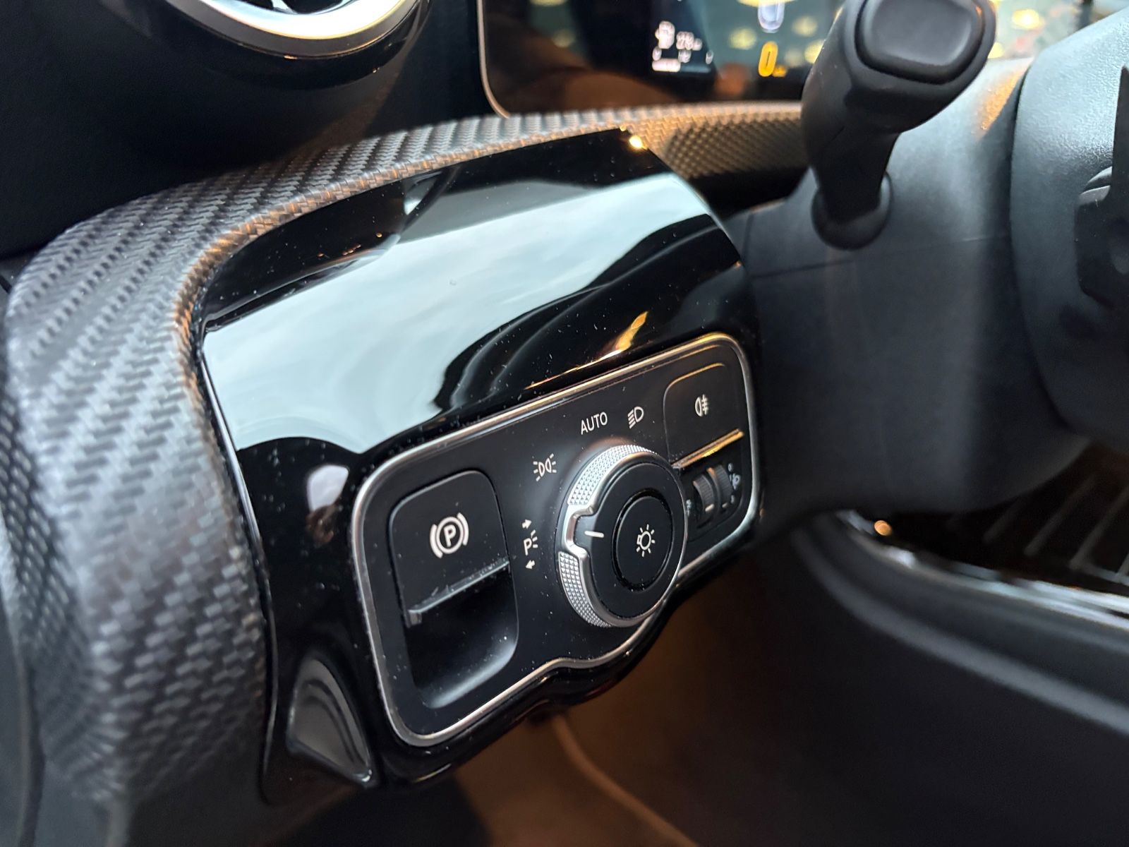 Fahrzeugabbildung Mercedes-Benz A 180d *AUT*MULTIBEAM*TEILLEDER*KAMERA*TOP*