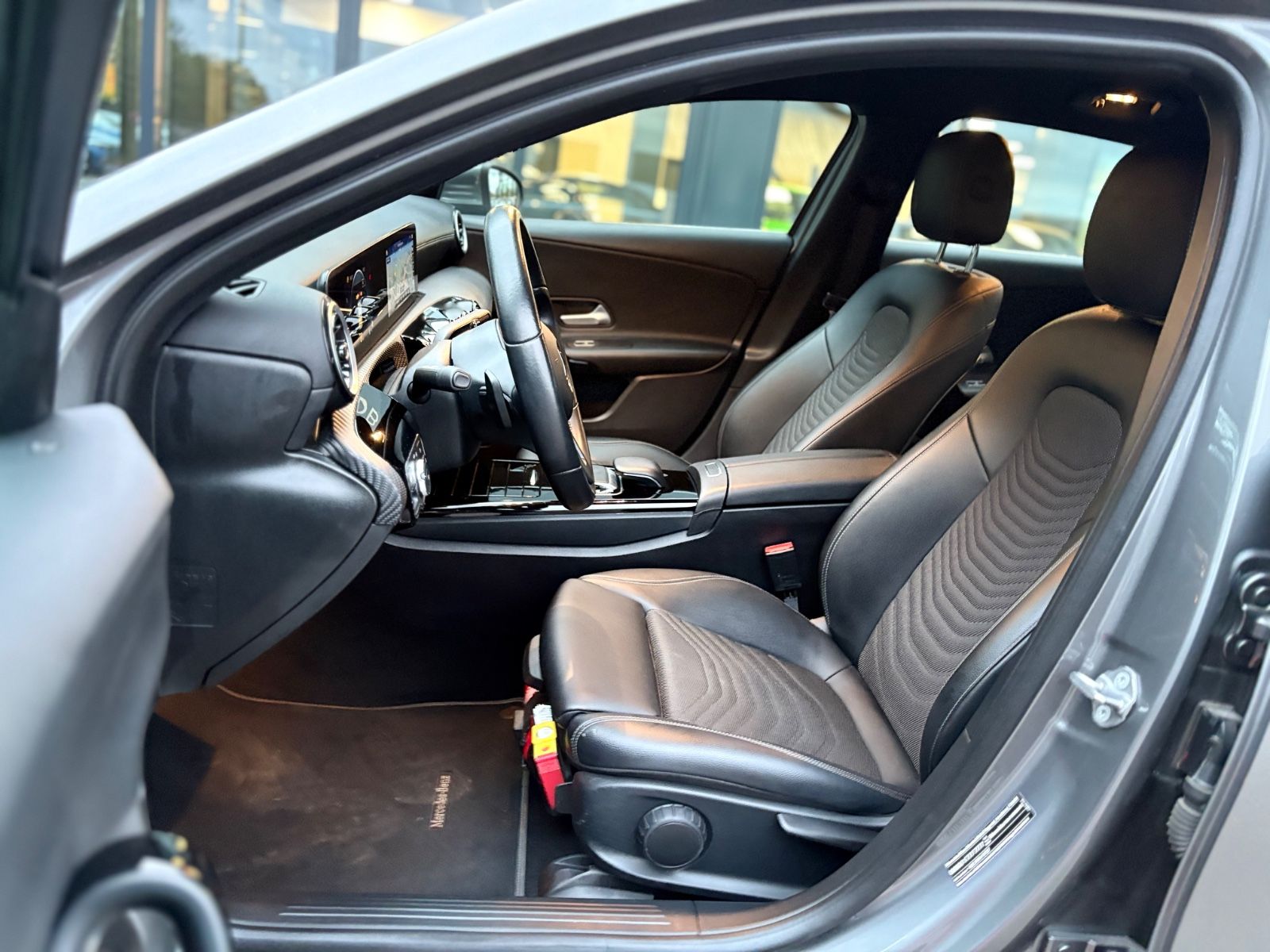 Fahrzeugabbildung Mercedes-Benz A 180d *AUT*MULTIBEAM*TEILLEDER*KAMERA*TOP*