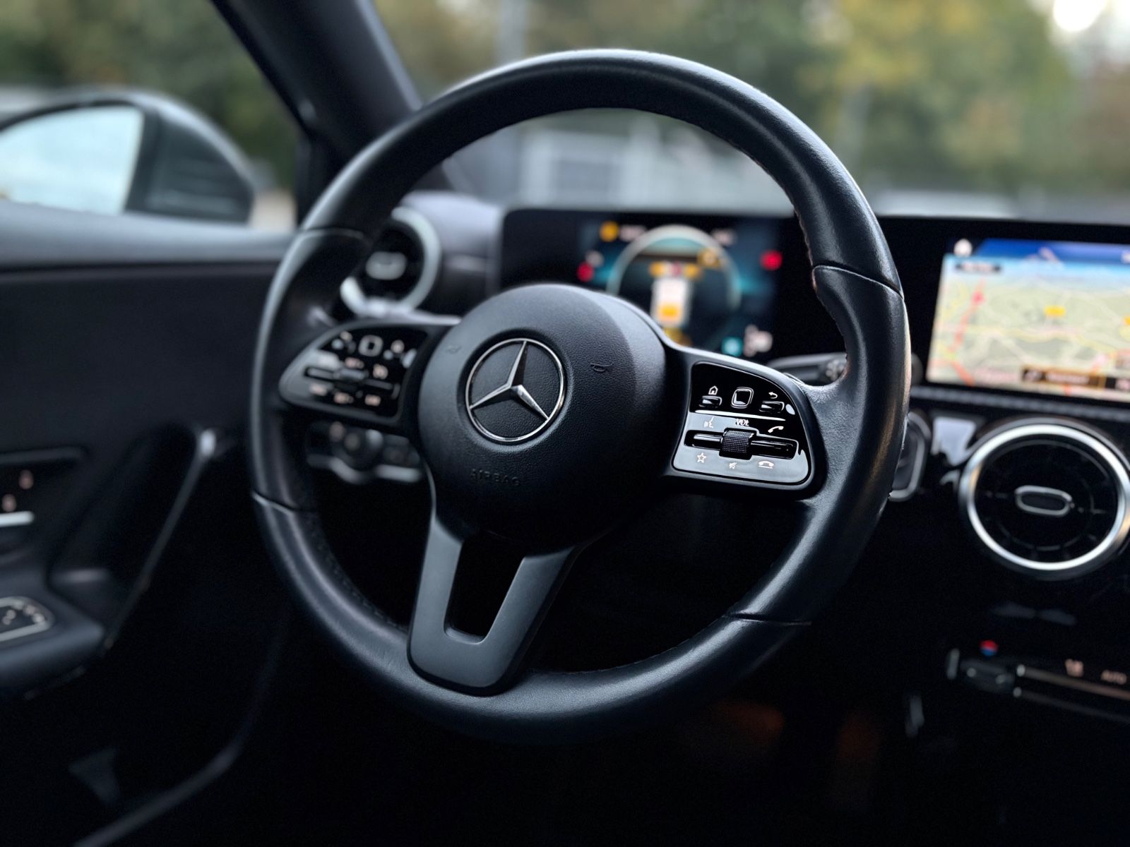 Fahrzeugabbildung Mercedes-Benz A 180d *AUT*MULTIBEAM*TEILLEDER*KAMERA*TOP*