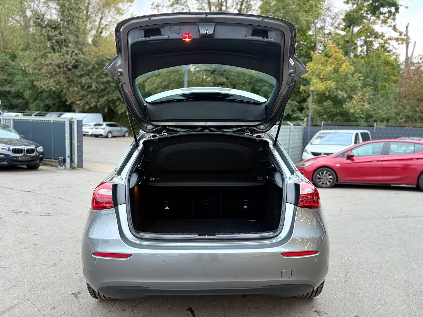 Fahrzeugabbildung Mercedes-Benz A 180d *AUT*MULTIBEAM*TEILLEDER*KAMERA*TOP*