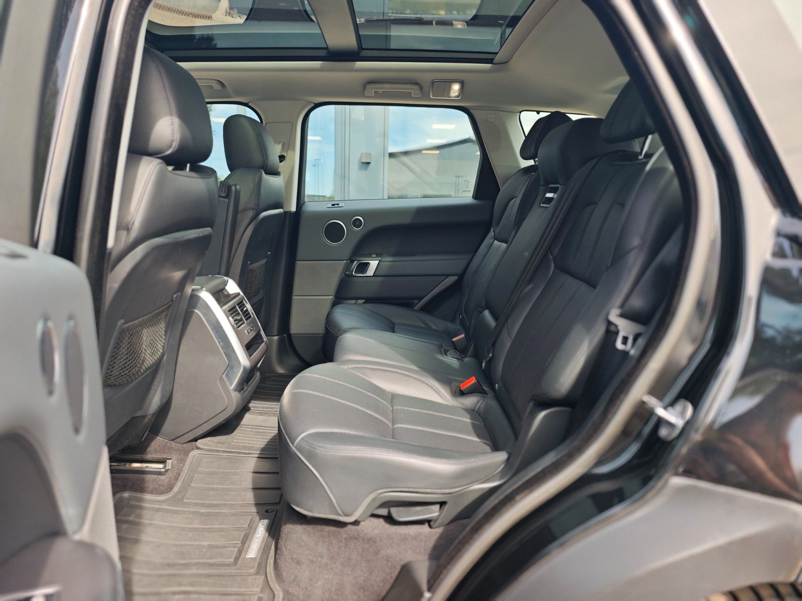 Fahrzeugabbildung Land Rover RANGE ROVER SPORT SDV6 HSE*KAMERA*MERIDAN*AHK*