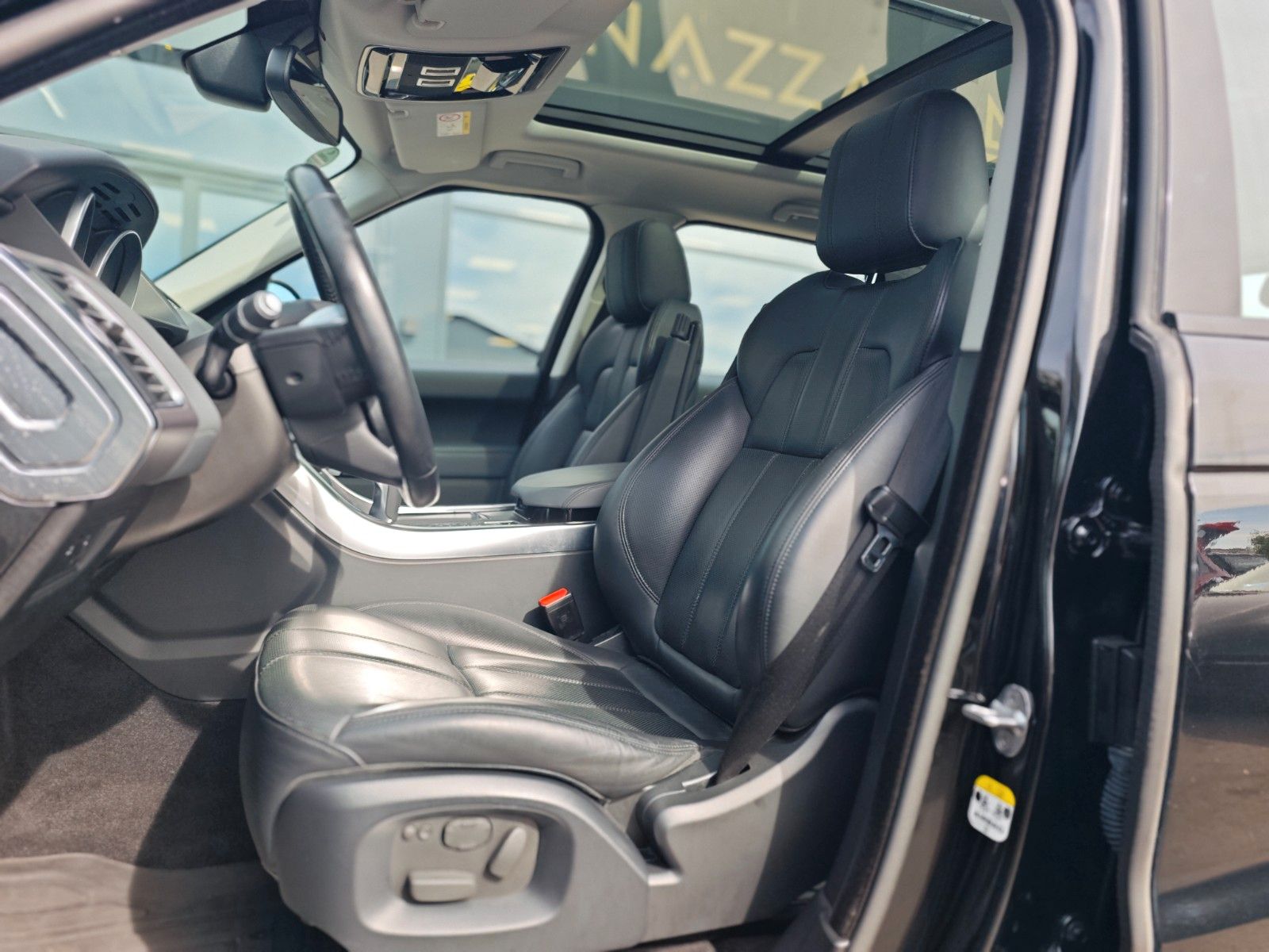 Fahrzeugabbildung Land Rover RANGE ROVER SPORT SDV6 HSE*KAMERA*MERIDAN*AHK*