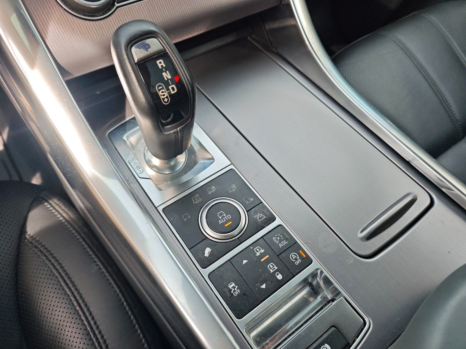 Fahrzeugabbildung Land Rover RANGE ROVER SPORT SDV6 HSE*KAMERA*MERIDAN*AHK*
