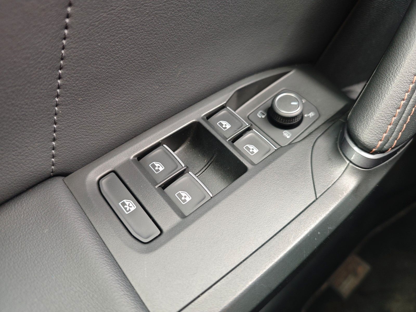 Fahrzeugabbildung CUPRA FORMENTOR VZ5 4DRIVE*MAGNE TECH MATT*1.HD*SCHALE