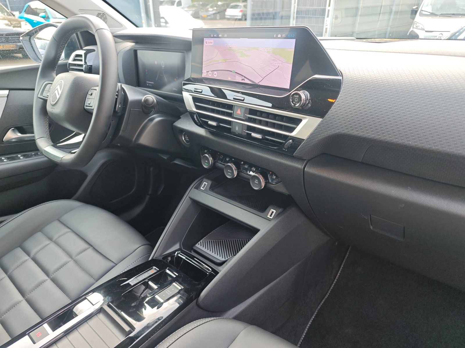 Fahrzeugabbildung Citroën C4 LIM. MAX*VOLL LED*AHK*ACC*KAMERA*NAVI*