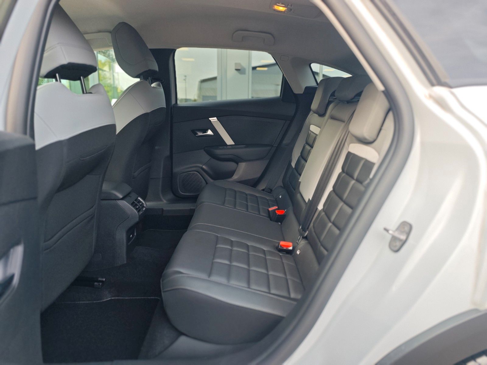 Fahrzeugabbildung Citroën C4 LIM. MAX*VOLL LED*AHK*ACC*KAMERA*NAVI*