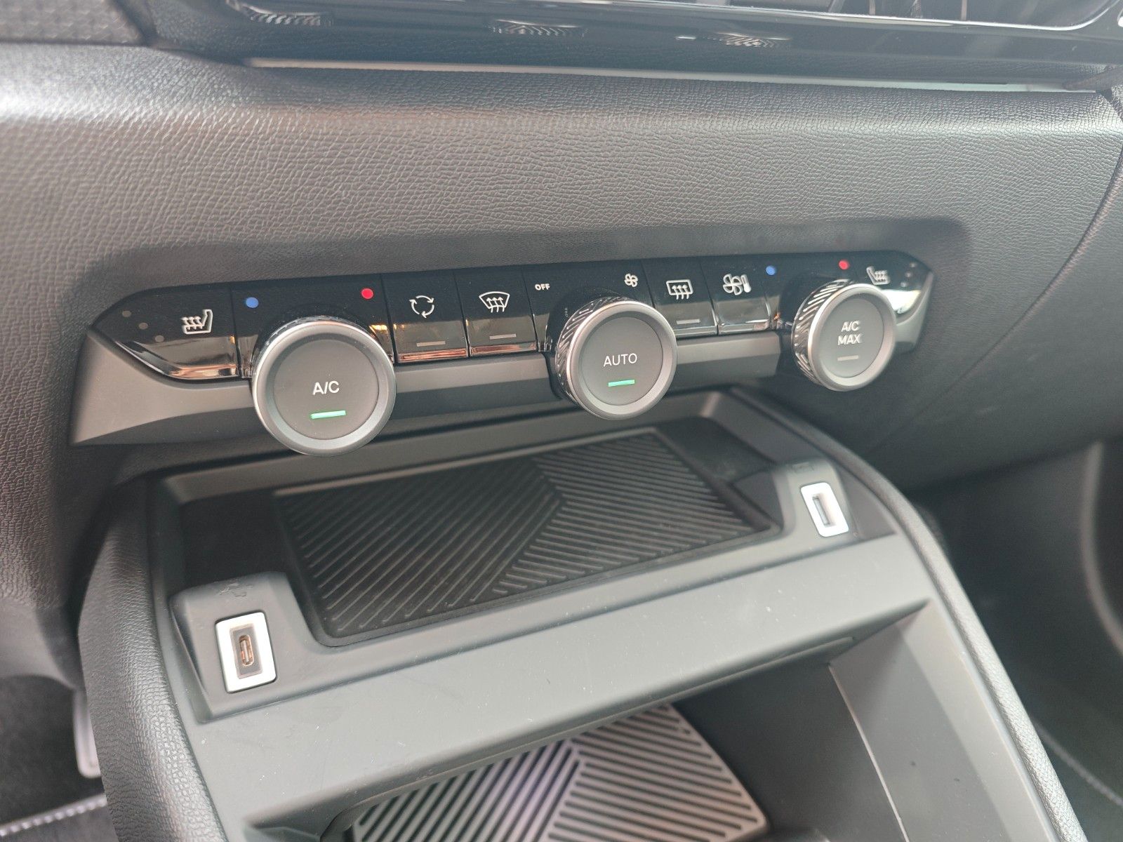 Fahrzeugabbildung Citroën C4 LIM. MAX*VOLL LED*AHK*ACC*KAMERA*NAVI*
