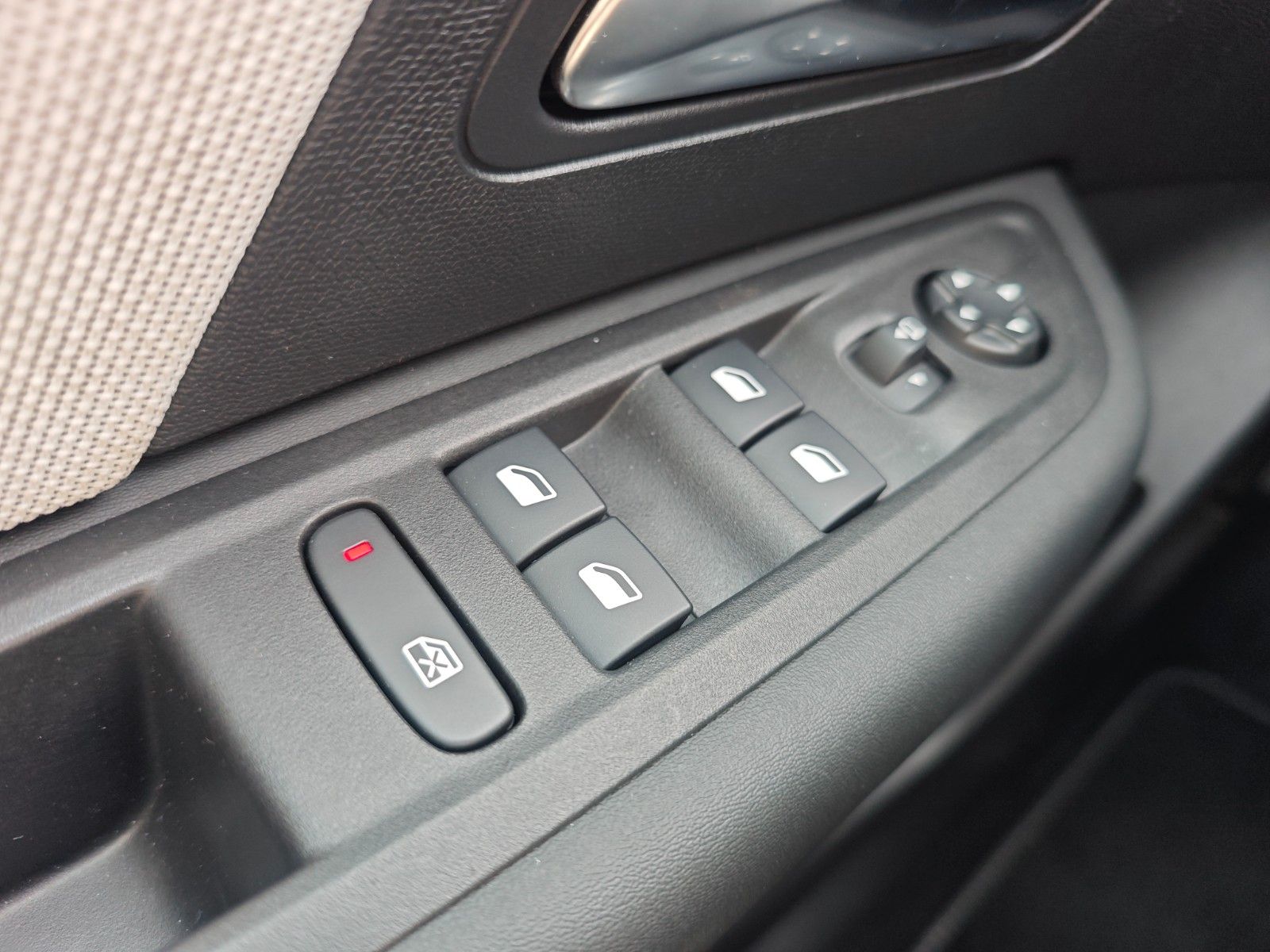 Fahrzeugabbildung Citroën C4 LIM. MAX*VOLL LED*AHK*ACC*KAMERA*NAVI*