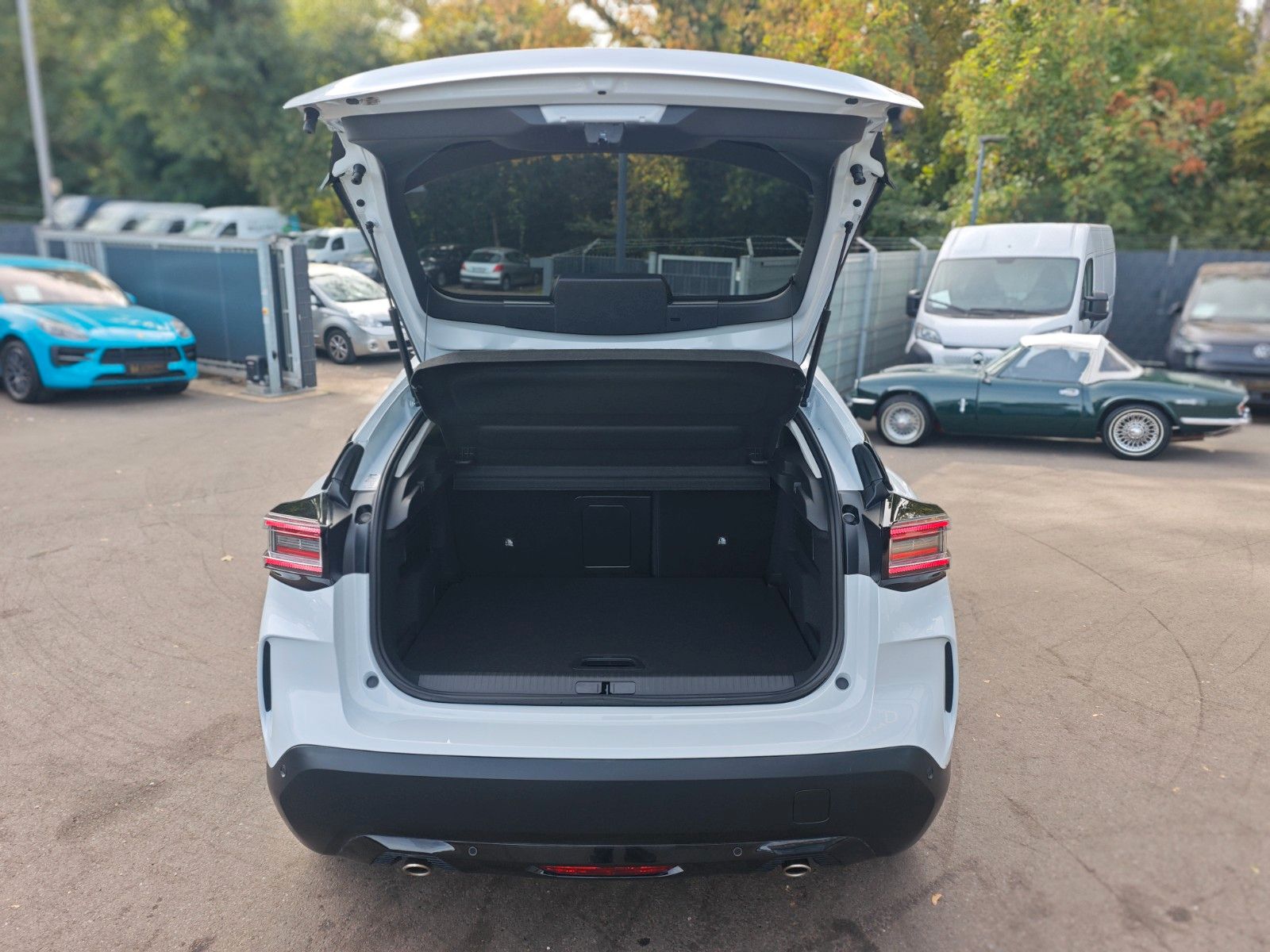 Fahrzeugabbildung Citroën C4 LIM. MAX*VOLL LED*AHK*ACC*KAMERA*NAVI*