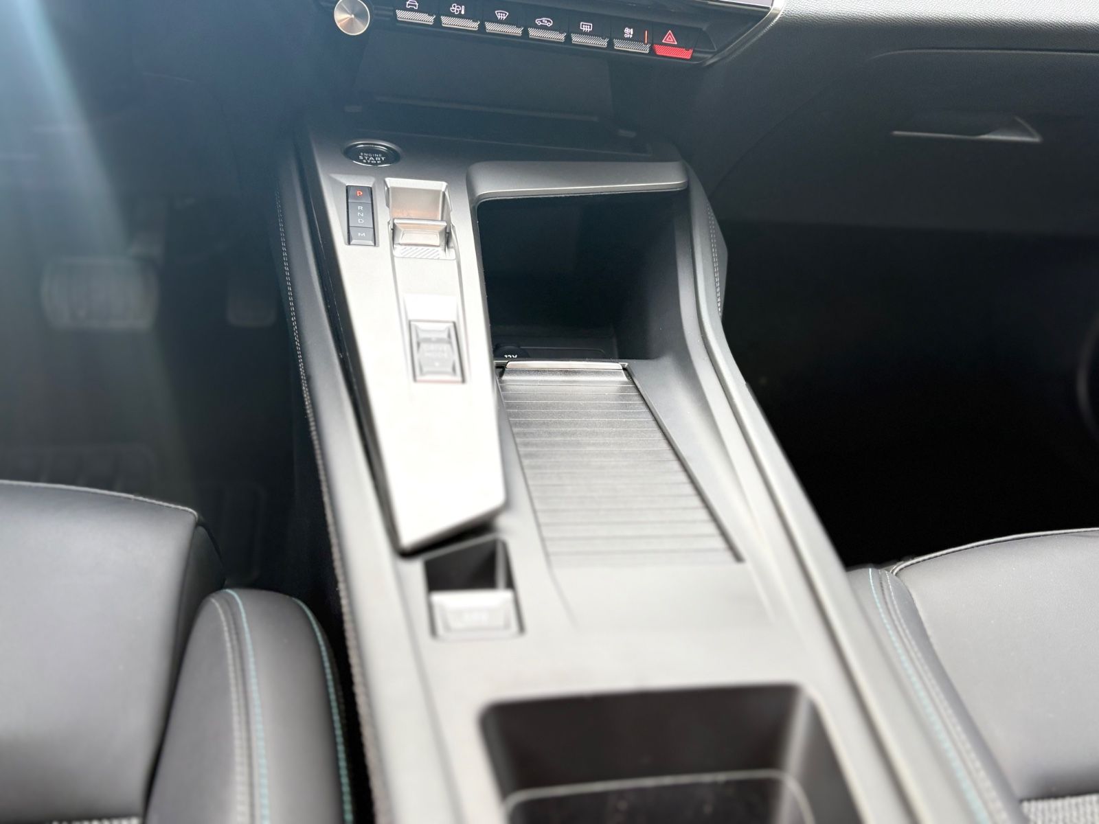 Fahrzeugabbildung Peugeot 308 SW ALLURE *SHZ*TEILLEDER*VIRTUELL*NAVI*LED*