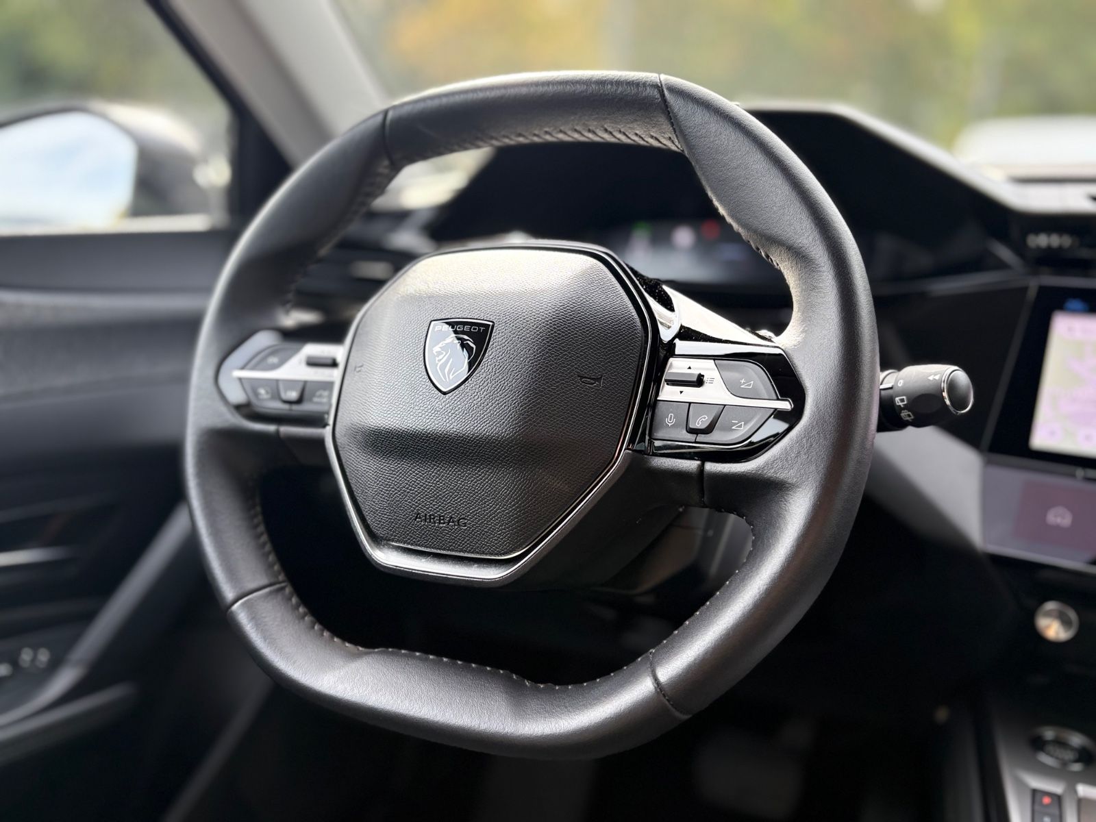 Fahrzeugabbildung Peugeot 308 SW ALLURE *SHZ*TEILLEDER*VIRTUELL*NAVI*LED*