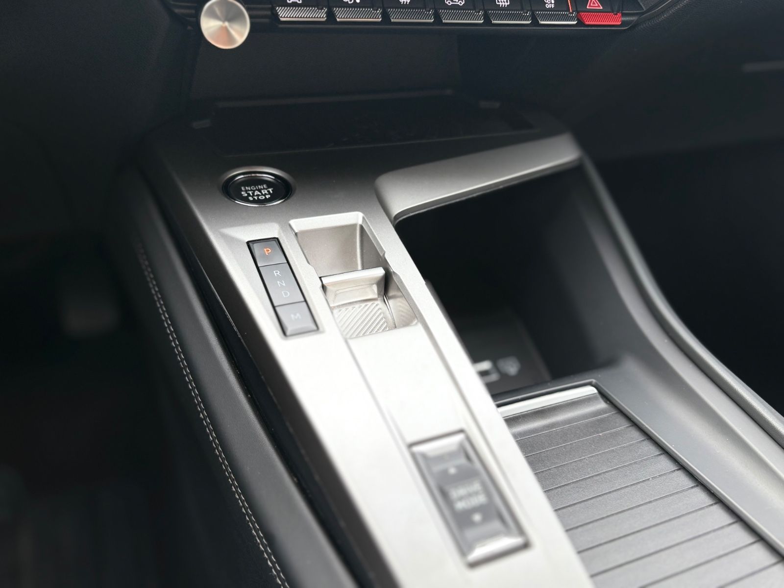 Fahrzeugabbildung Peugeot 308 SW ALLURE *SHZ*TEILLEDER*VIRTUELL*NAVI*LED*