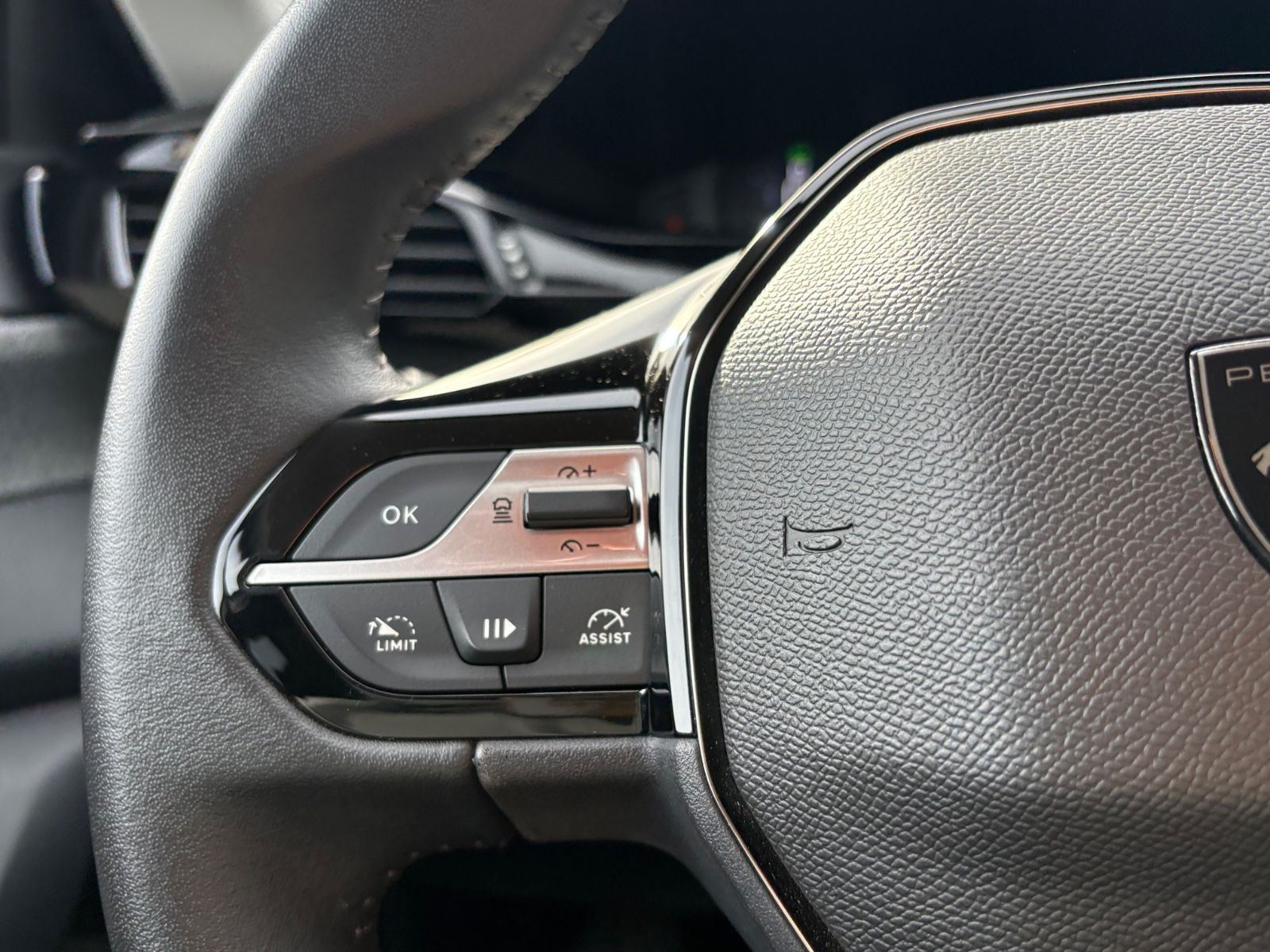 Fahrzeugabbildung Peugeot 308 SW ALLURE *SHZ*TEILLEDER*VIRTUELL*NAVI*LED*