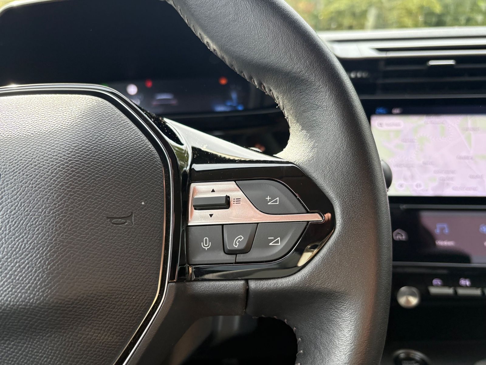 Fahrzeugabbildung Peugeot 308 SW ALLURE *SHZ*TEILLEDER*VIRTUELL*NAVI*LED*
