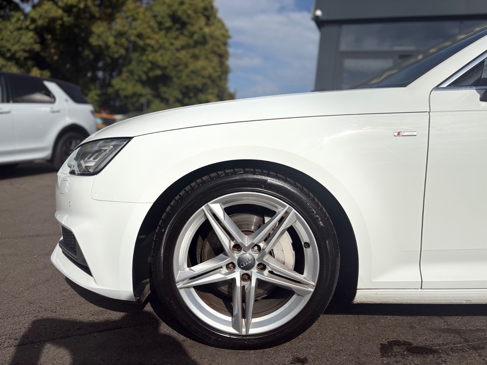 Fahrzeugabbildung Audi A4 AVANT 40 TDI QUATTRO S-LINE *KAM*NAVI*LED*