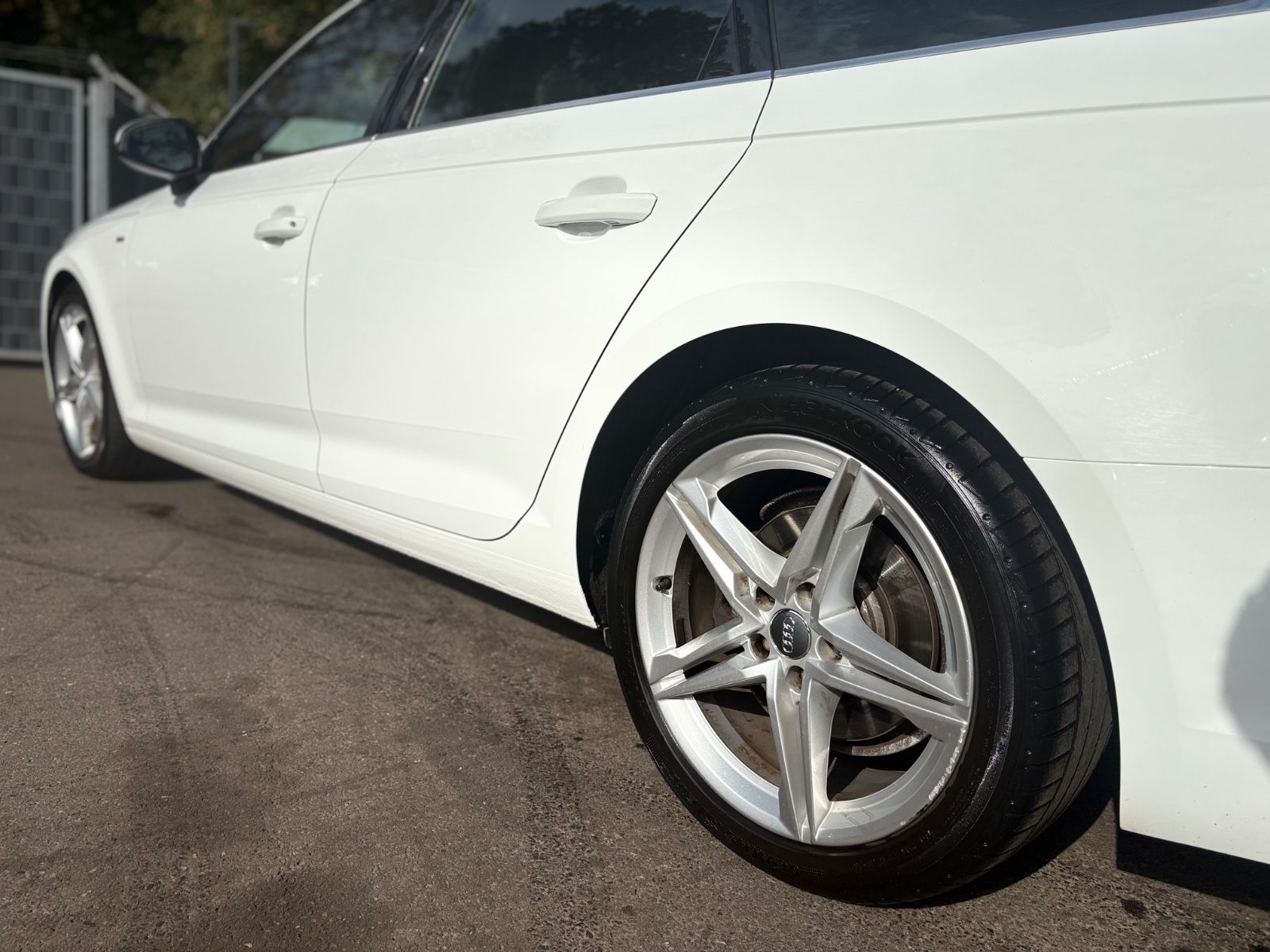 Fahrzeugabbildung Audi A4 AVANT 40 TDI QUATTRO S-LINE *KAM*NAVI*LED*