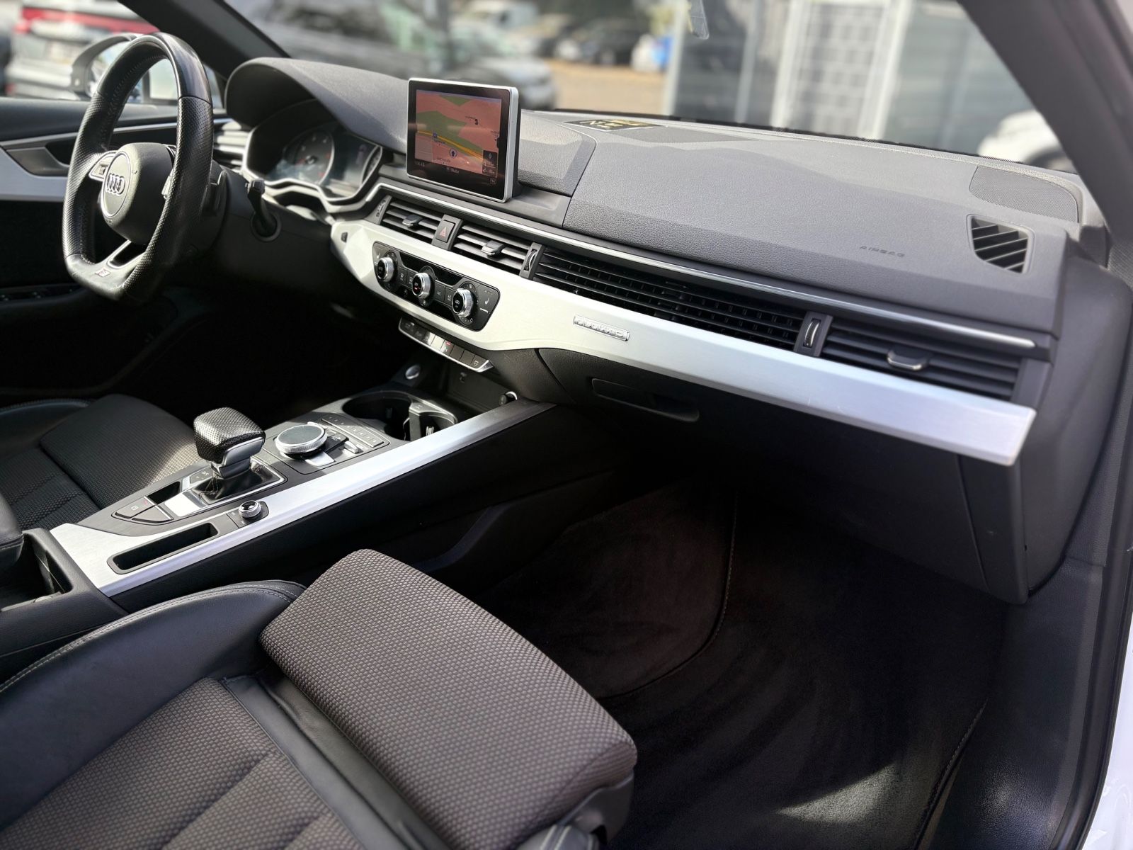 Fahrzeugabbildung Audi A4 AVANT 40 TDI QUATTRO S-LINE *KAM*NAVI*LED*
