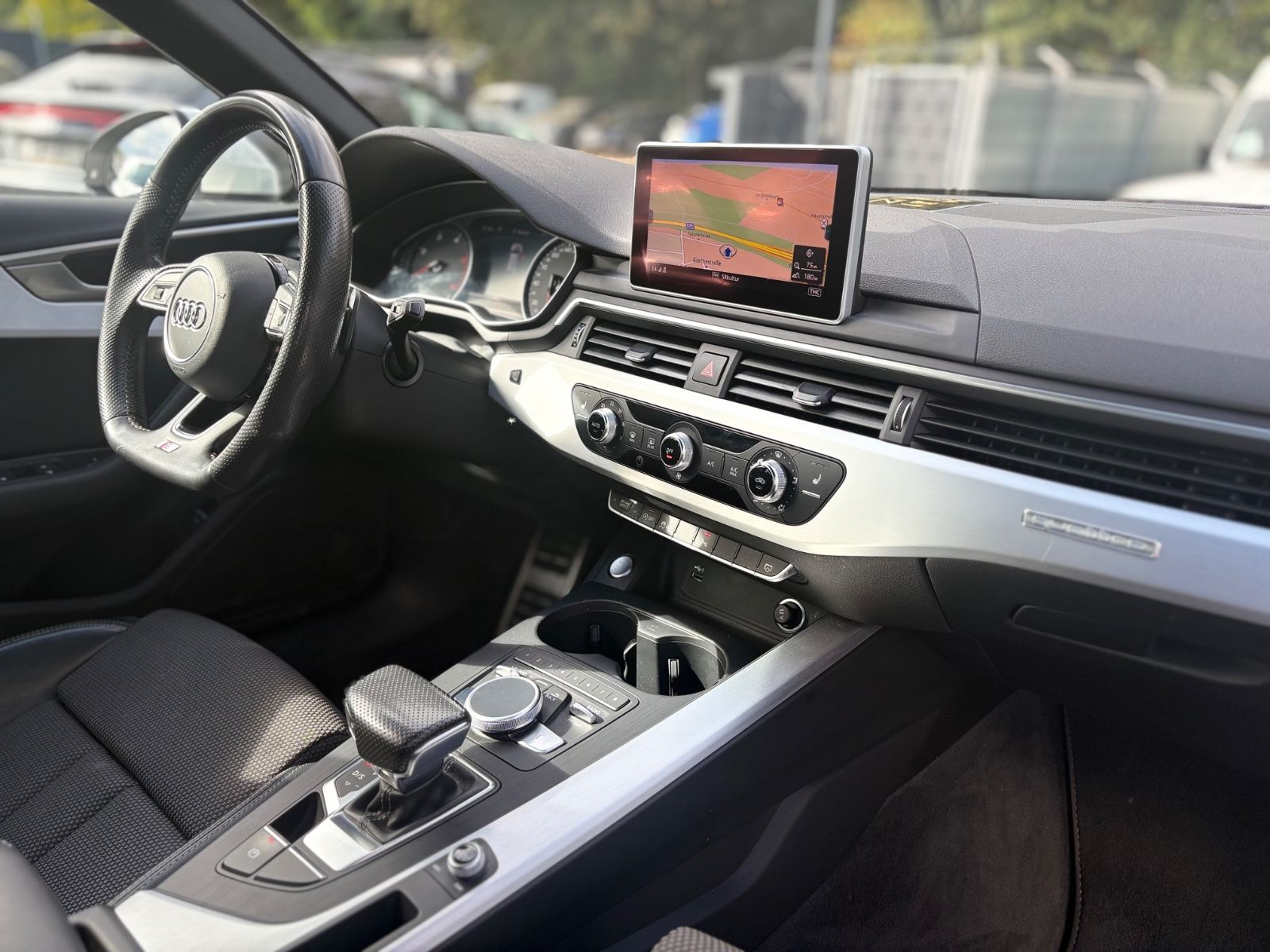 Fahrzeugabbildung Audi A4 AVANT 40 TDI QUATTRO S-LINE *KAM*NAVI*LED*