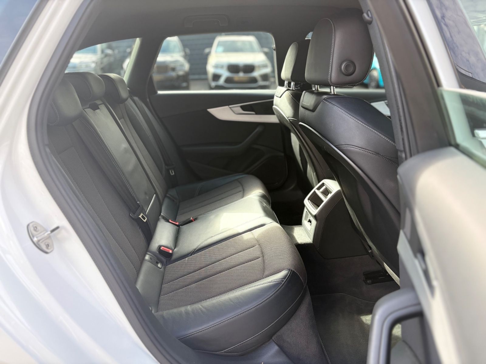 Fahrzeugabbildung Audi A4 AVANT 40 TDI QUATTRO S-LINE *KAM*NAVI*LED*