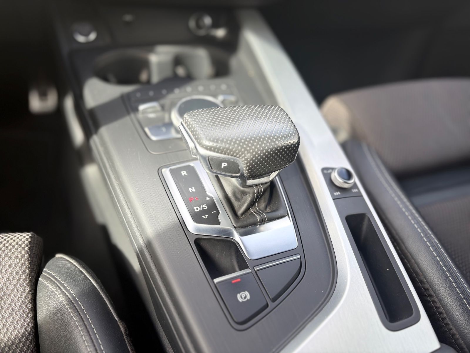 Fahrzeugabbildung Audi A4 AVANT 40 TDI QUATTRO S-LINE *KAM*NAVI*LED*