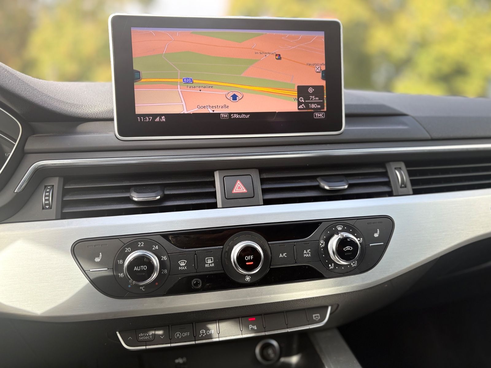 Fahrzeugabbildung Audi A4 AVANT 40 TDI QUATTRO S-LINE *KAM*NAVI*LED*