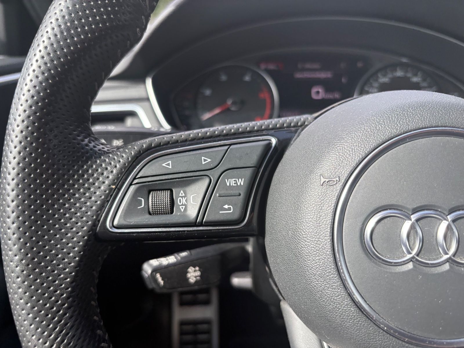 Fahrzeugabbildung Audi A4 AVANT 40 TDI QUATTRO S-LINE *KAM*NAVI*LED*