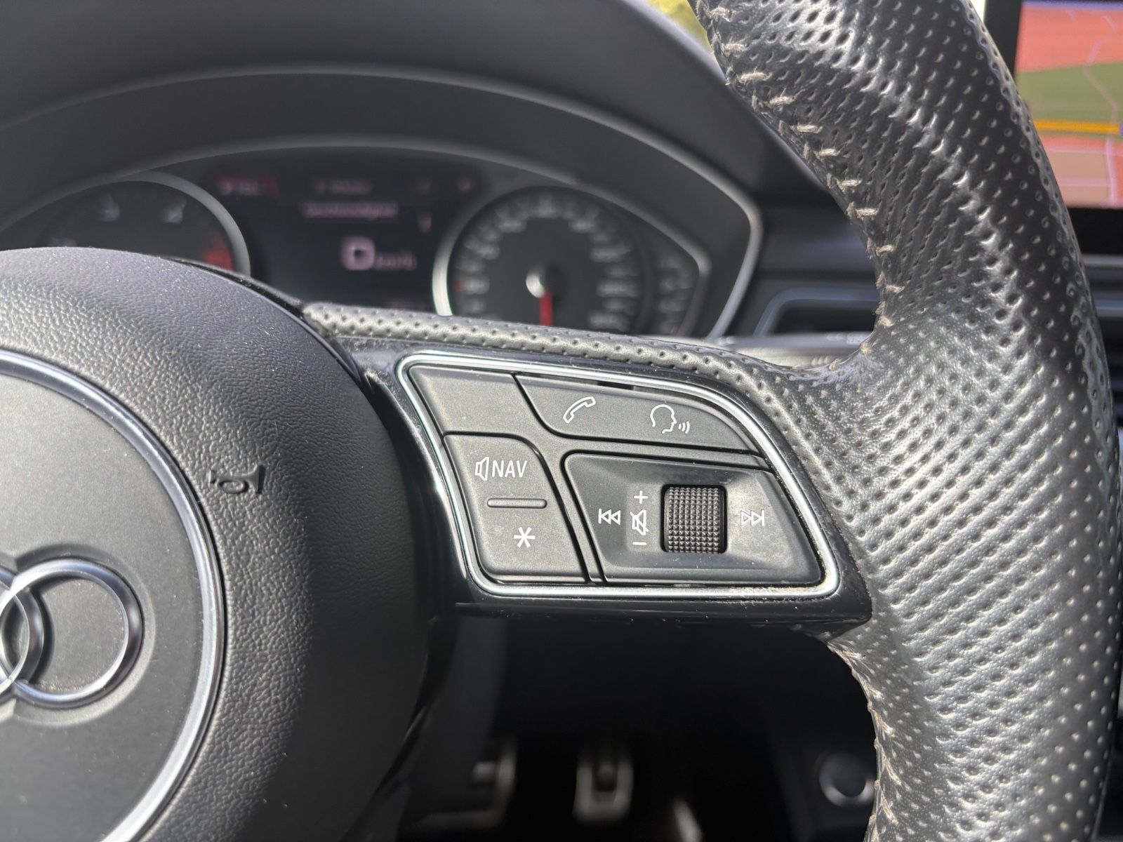 Fahrzeugabbildung Audi A4 AVANT 40 TDI QUATTRO S-LINE *KAM*NAVI*LED*