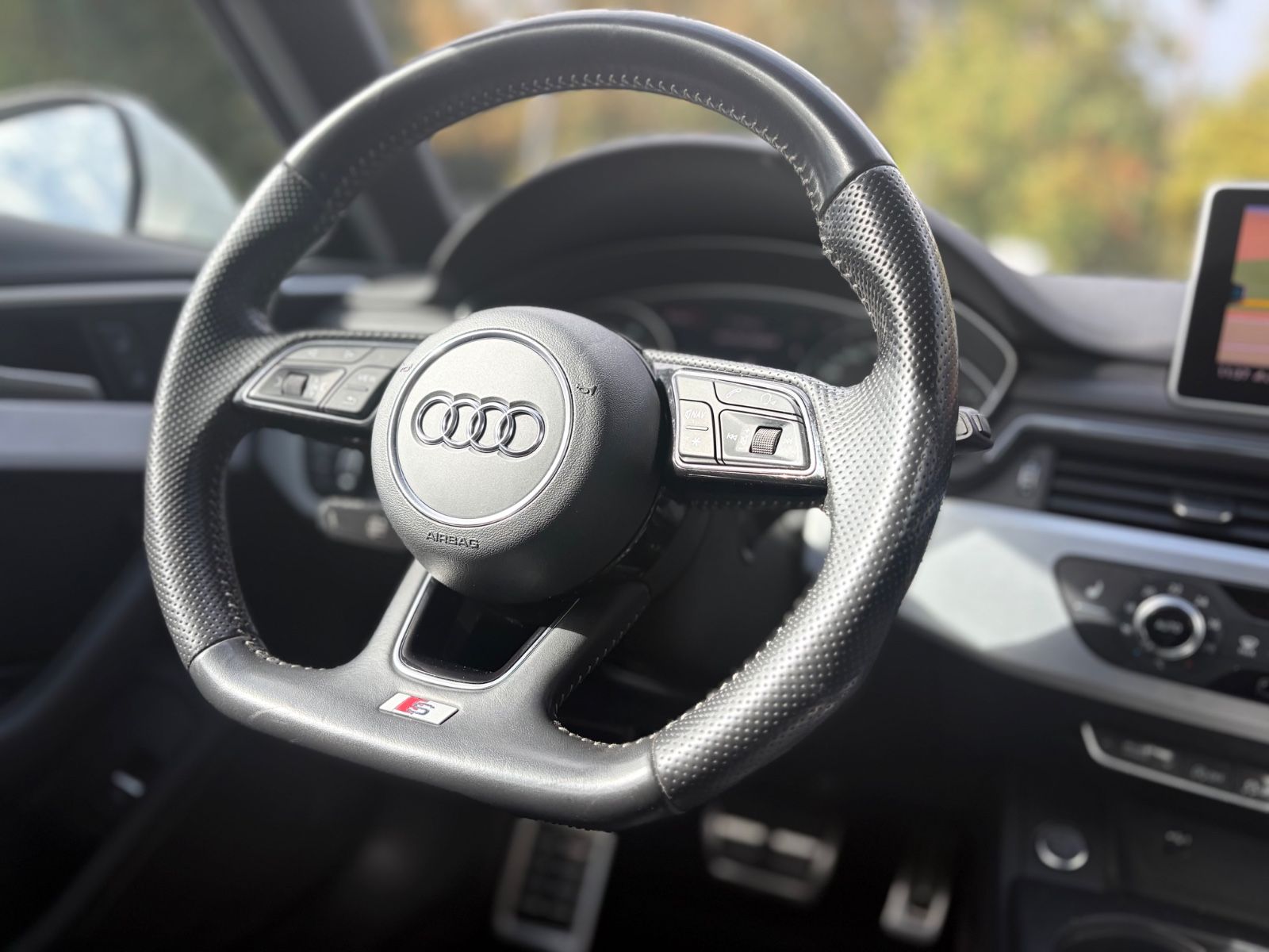 Fahrzeugabbildung Audi A4 AVANT 40 TDI QUATTRO S-LINE *KAM*NAVI*LED*