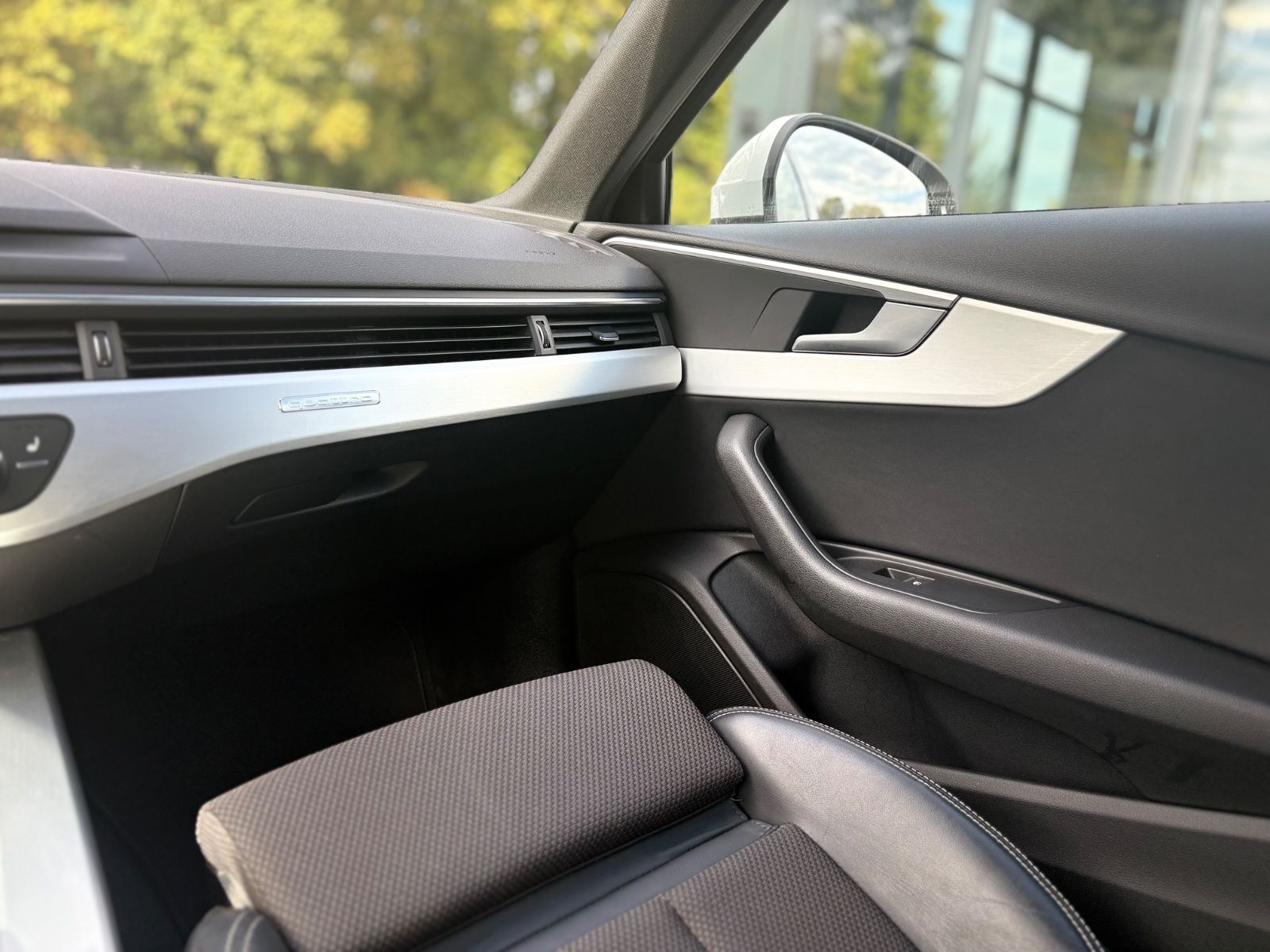 Fahrzeugabbildung Audi A4 AVANT 40 TDI QUATTRO S-LINE *KAM*NAVI*LED*