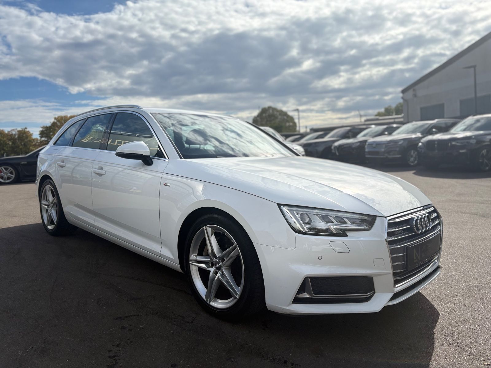 Fahrzeugabbildung Audi A4 AVANT 40 TDI QUATTRO S-LINE *KAM*NAVI*LED*