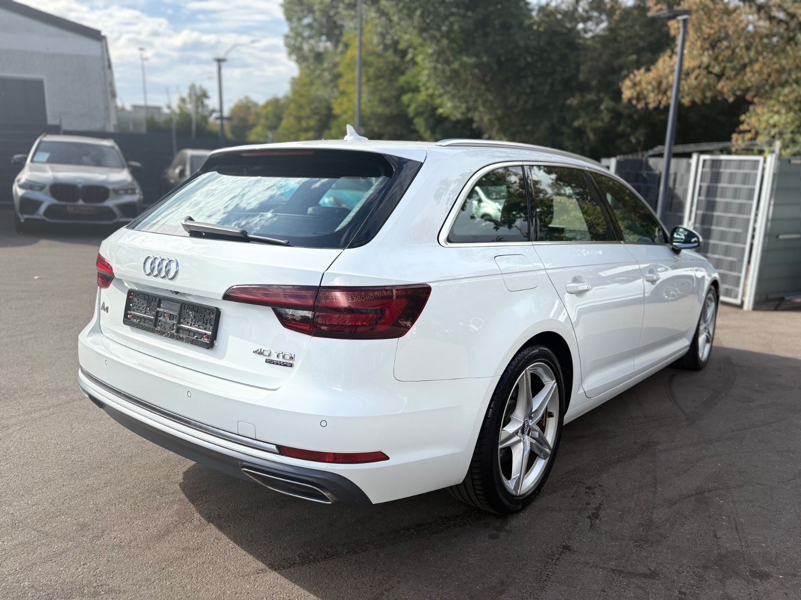 Fahrzeugabbildung Audi A4 AVANT 40 TDI QUATTRO S-LINE *KAM*NAVI*LED*