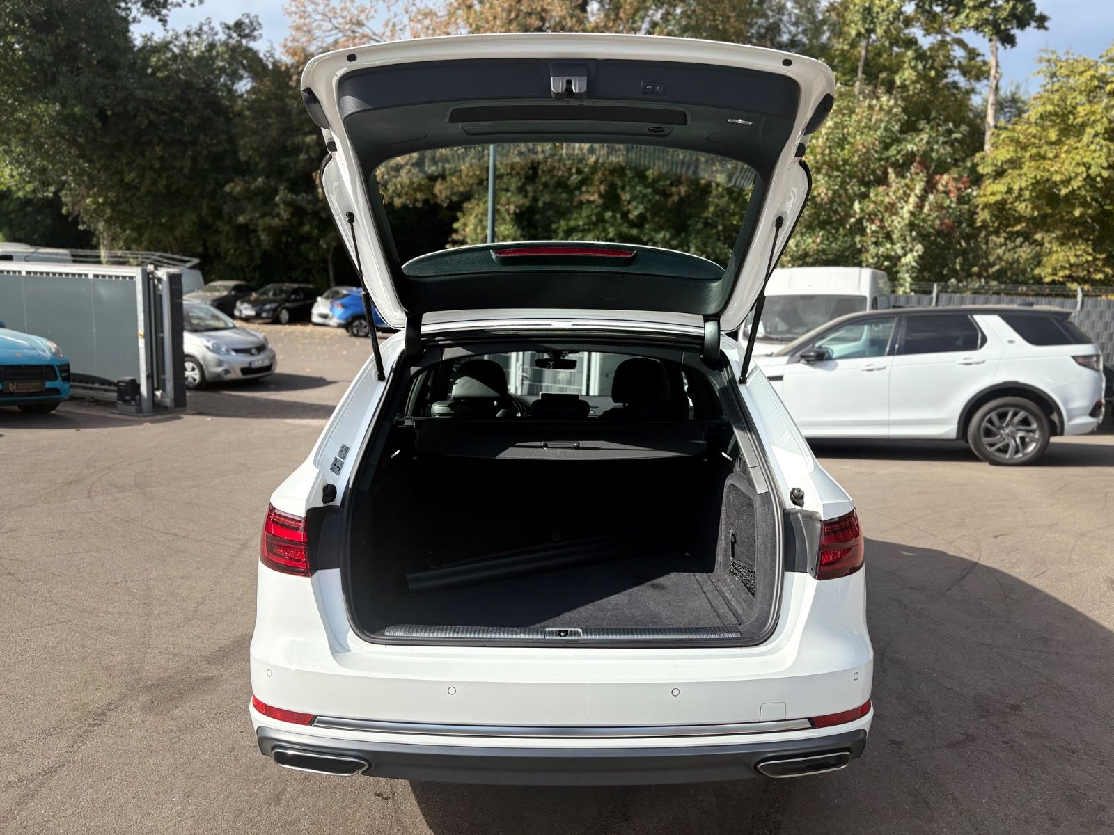 Fahrzeugabbildung Audi A4 AVANT 40 TDI QUATTRO S-LINE *KAM*NAVI*LED*