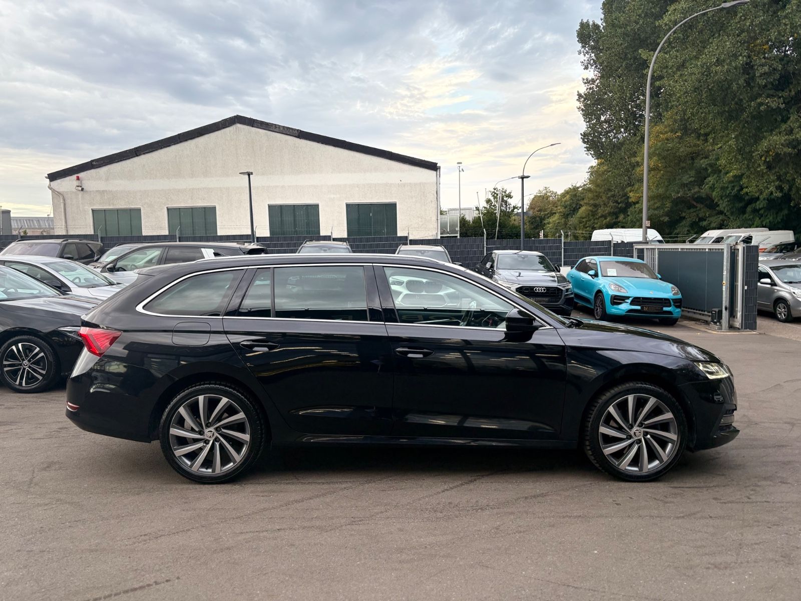 Fahrzeugabbildung SKODA Octavia 2.0 TDI DSG 4x4 COMBI*SPORTLINE*PANO*LED