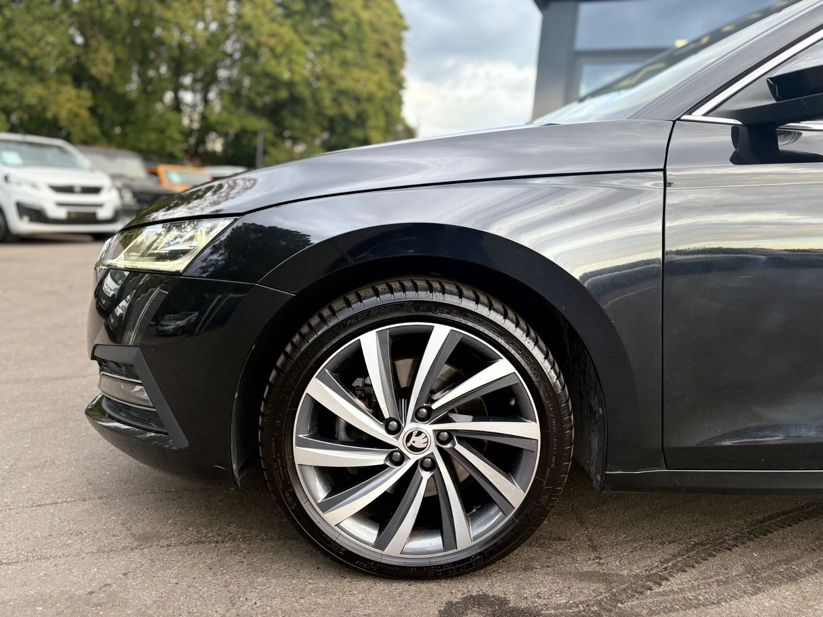Fahrzeugabbildung SKODA Octavia 2.0 TDI DSG 4x4 COMBI*SPORTLINE*PANO*LED