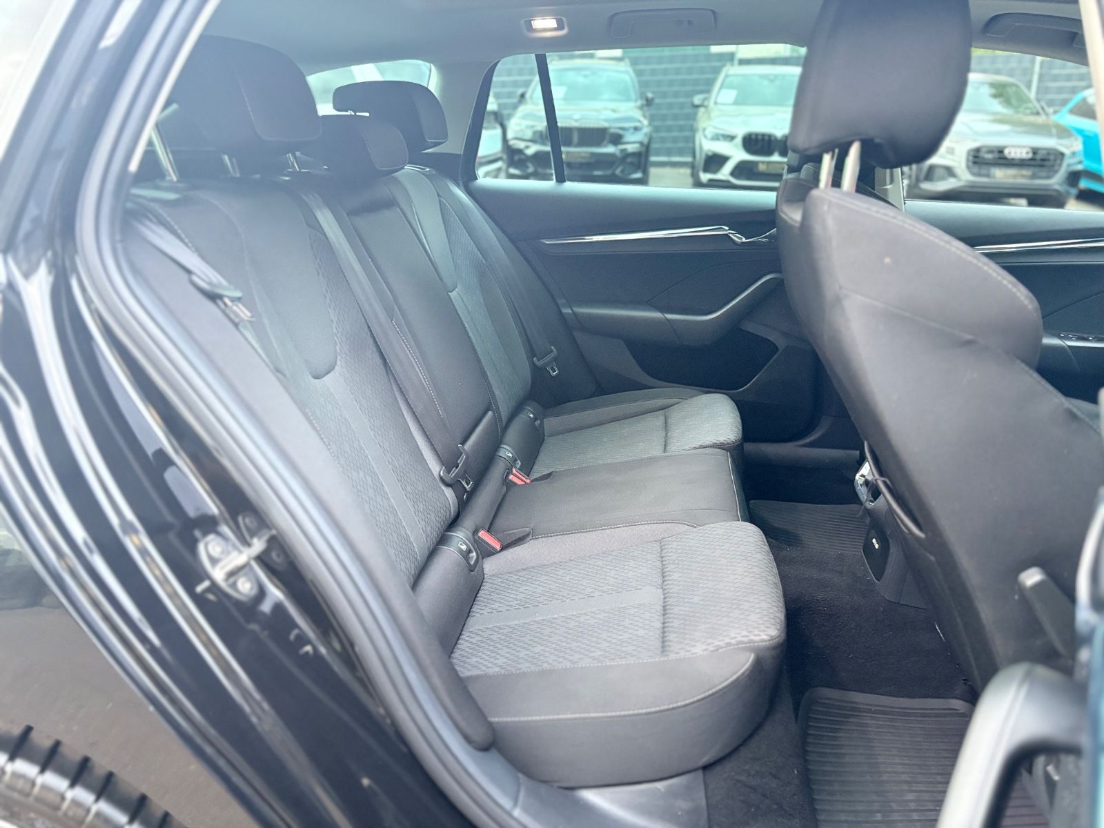 Fahrzeugabbildung SKODA Octavia 2.0 TDI DSG 4x4 COMBI*SPORTLINE*PANO*LED