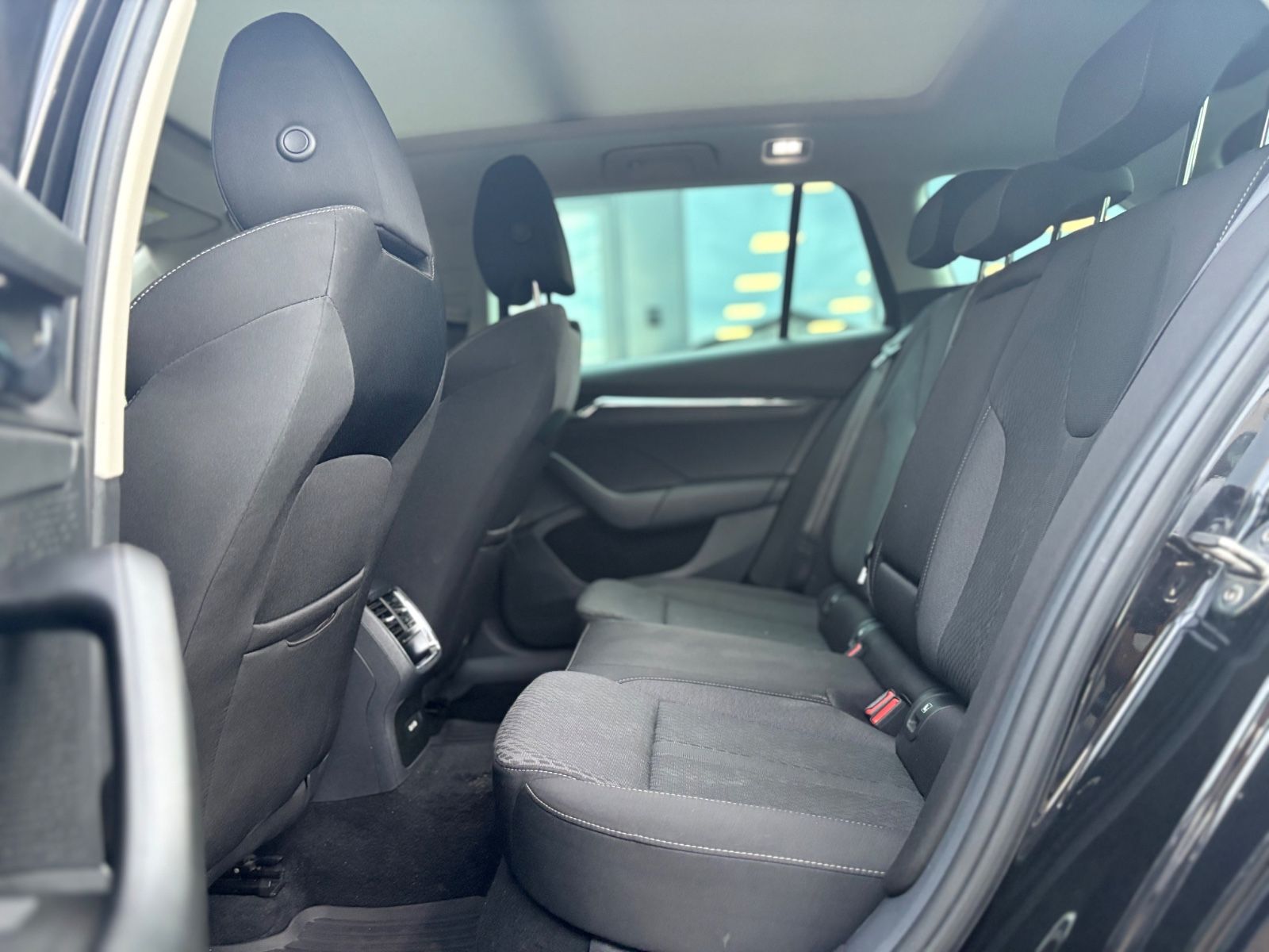 Fahrzeugabbildung SKODA Octavia 2.0 TDI DSG 4x4 COMBI*SPORTLINE*PANO*LED
