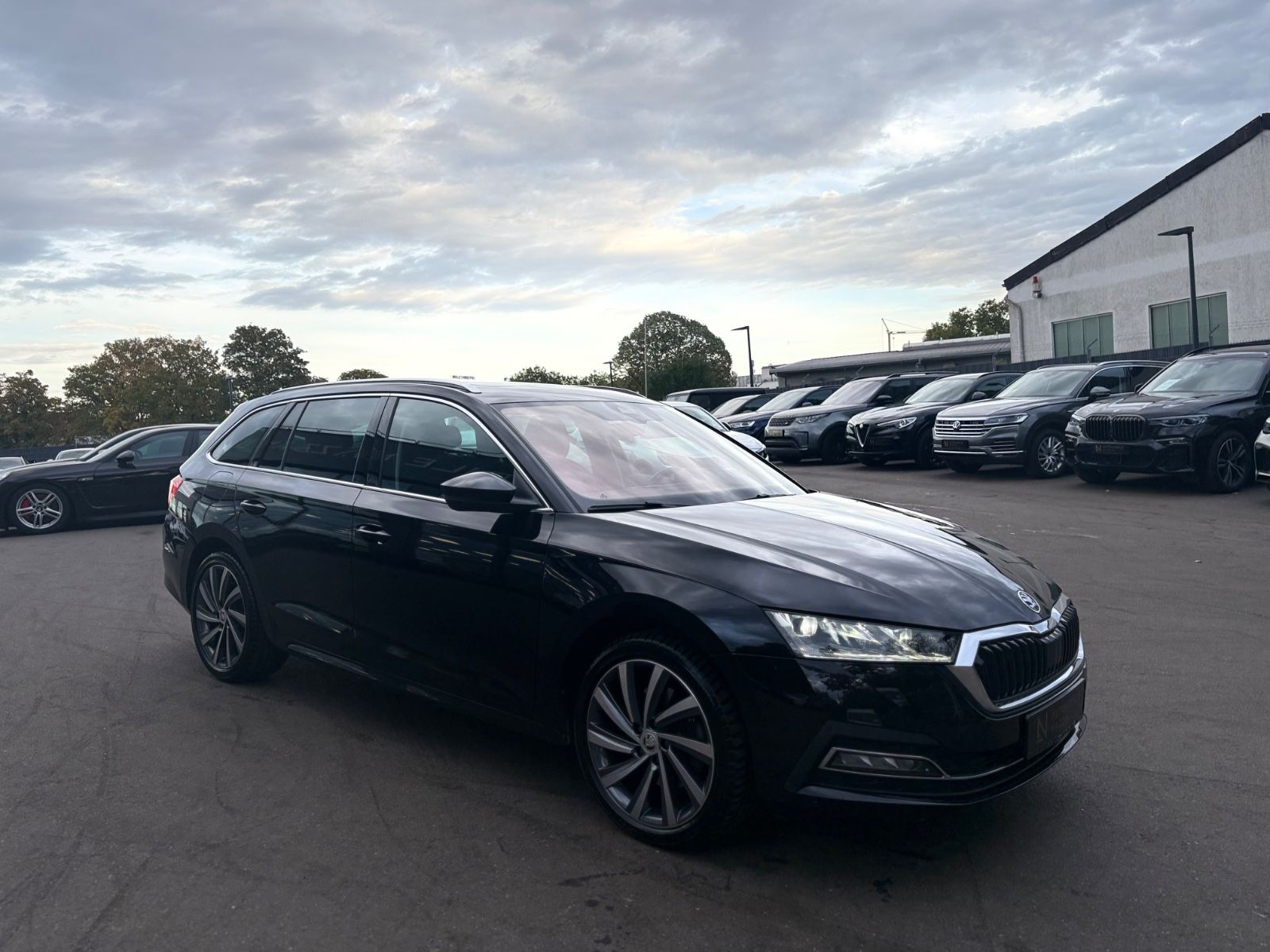 Fahrzeugabbildung SKODA Octavia 2.0 TDI DSG 4x4 COMBI*SPORTLINE*PANO*LED
